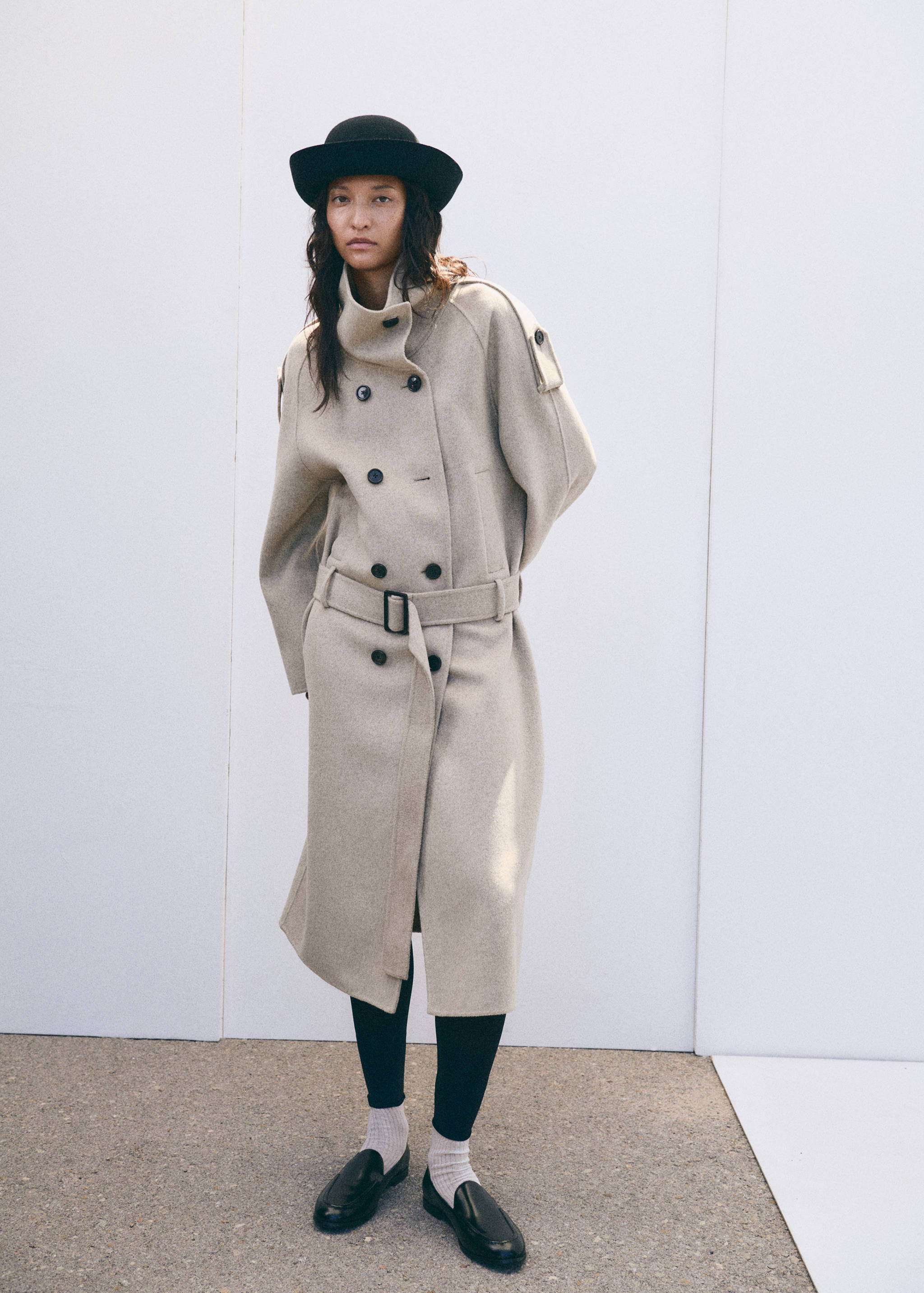 Manteau laine col cheminée avec ceinture - Plan général