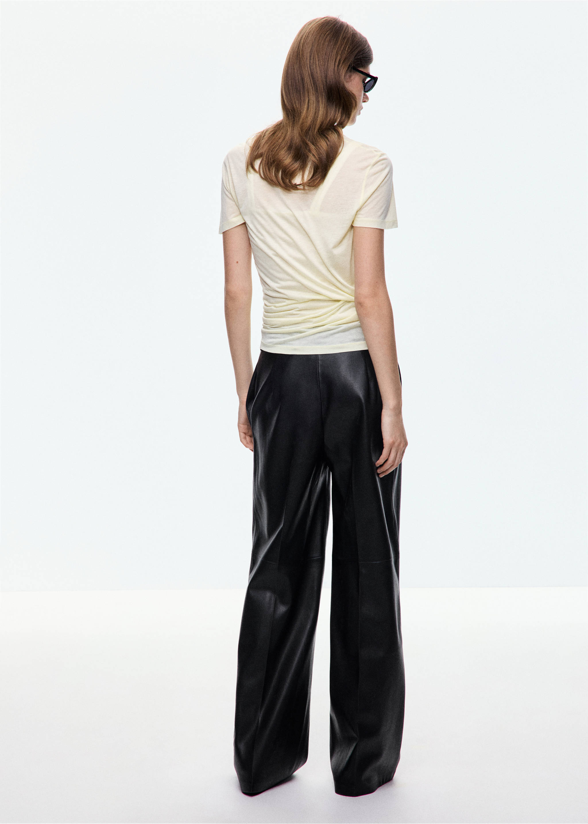 Deri görünümlü wide leg pantolon - Ürünün arkası, Siyah. Ref: 37095986-00.