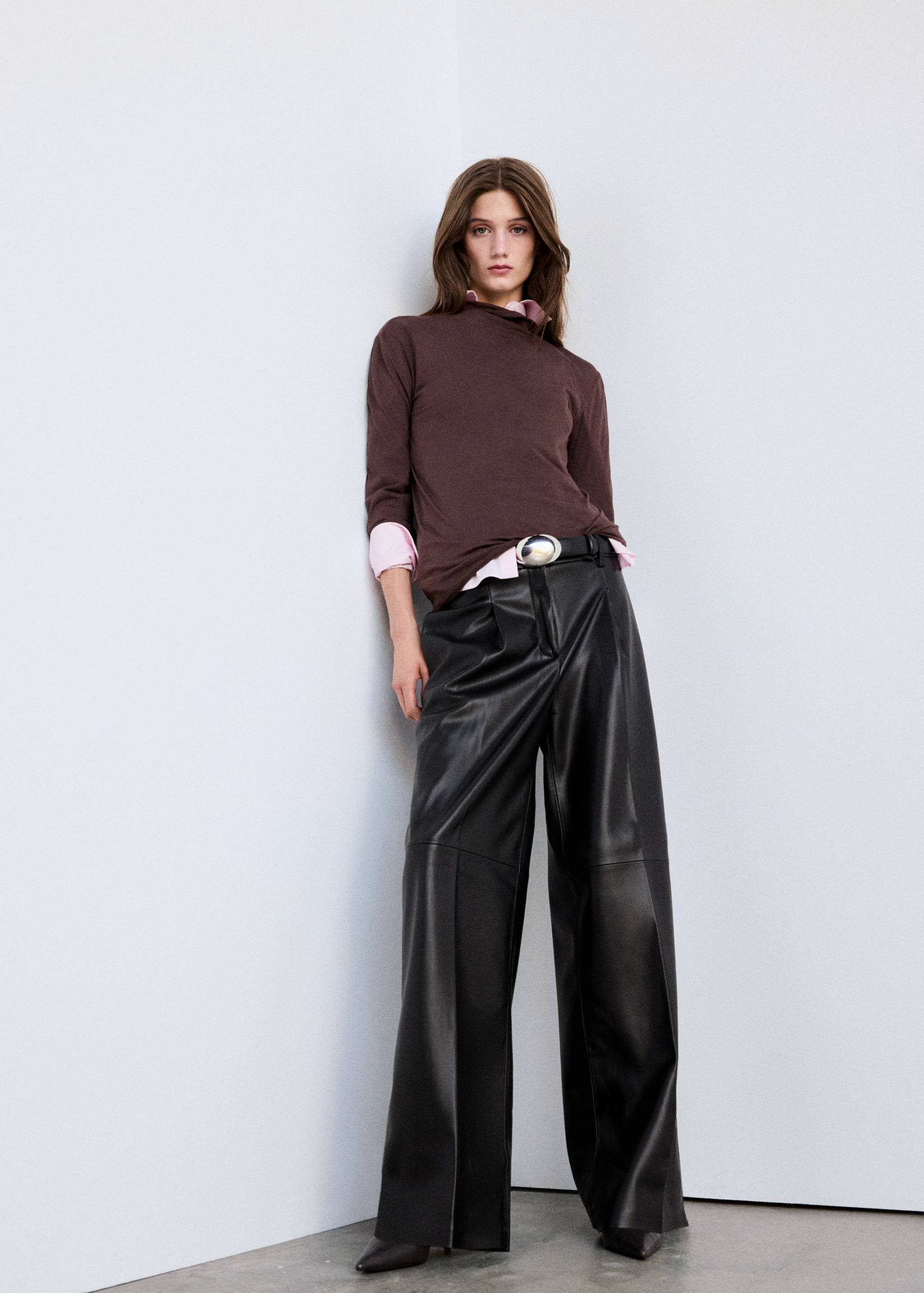 Pantalon large en cuir synthétique - Plan général