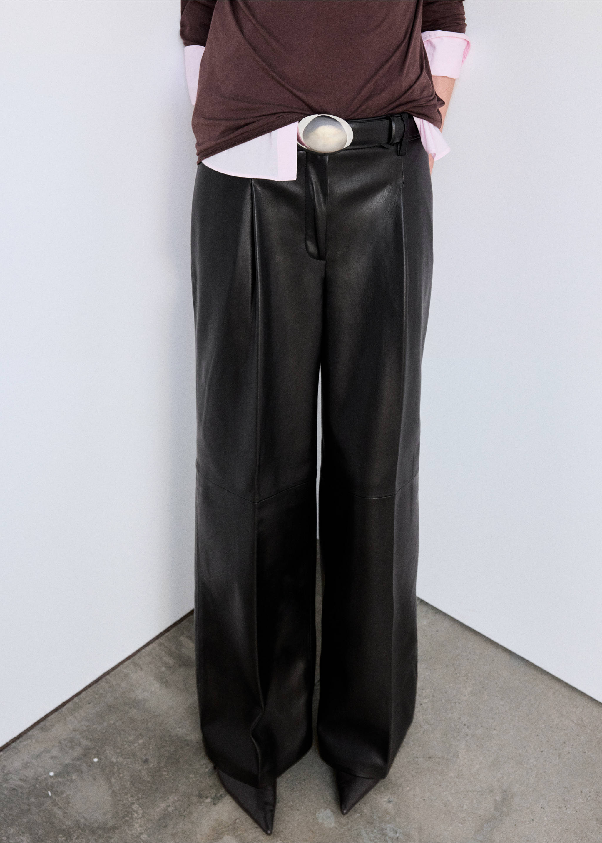 Pantalon large en cuir synthétique - Plan moyen, Noir. Ref: 37095986-01.