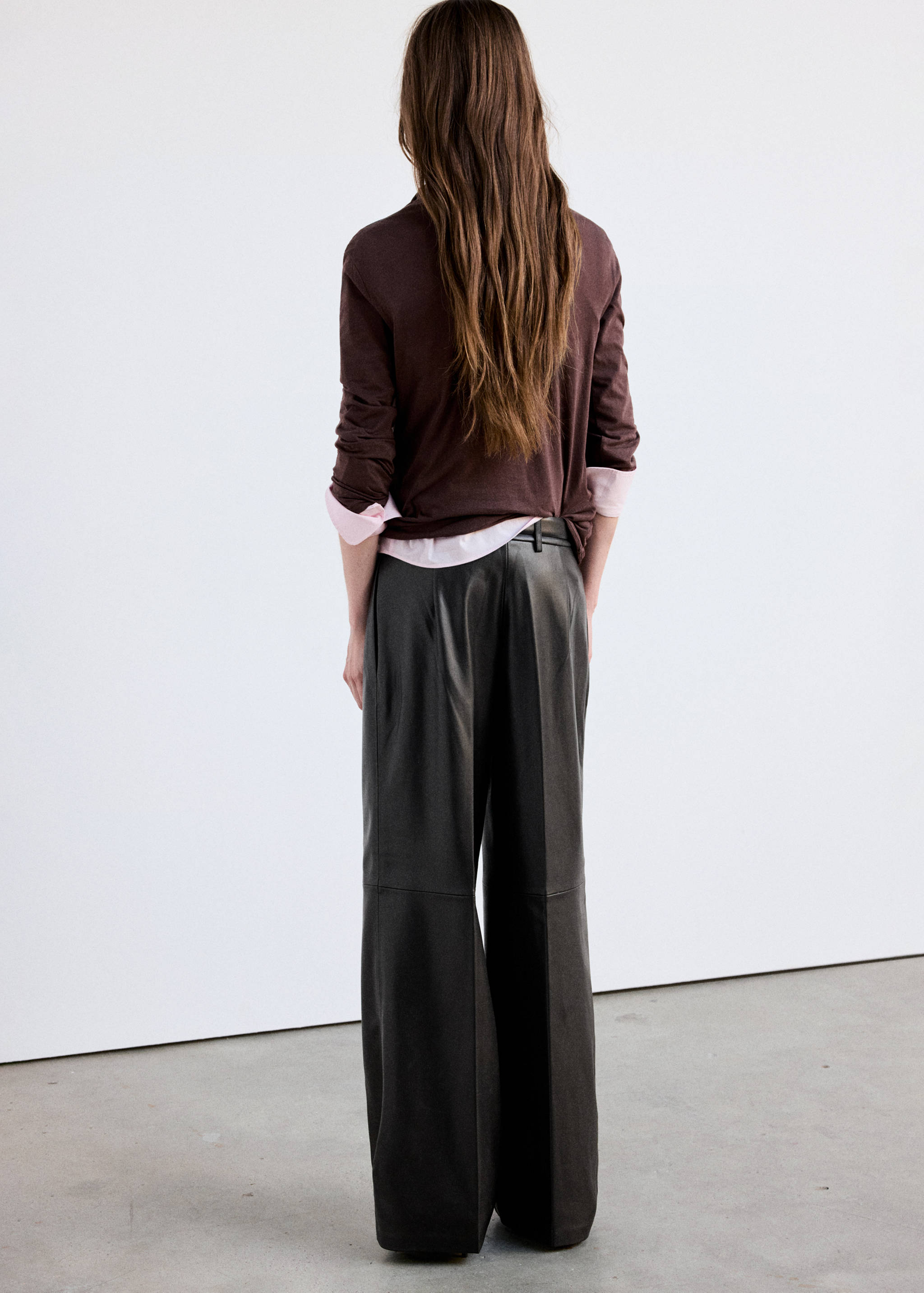 Pantalon large en cuir synthétique - Verso de l’article