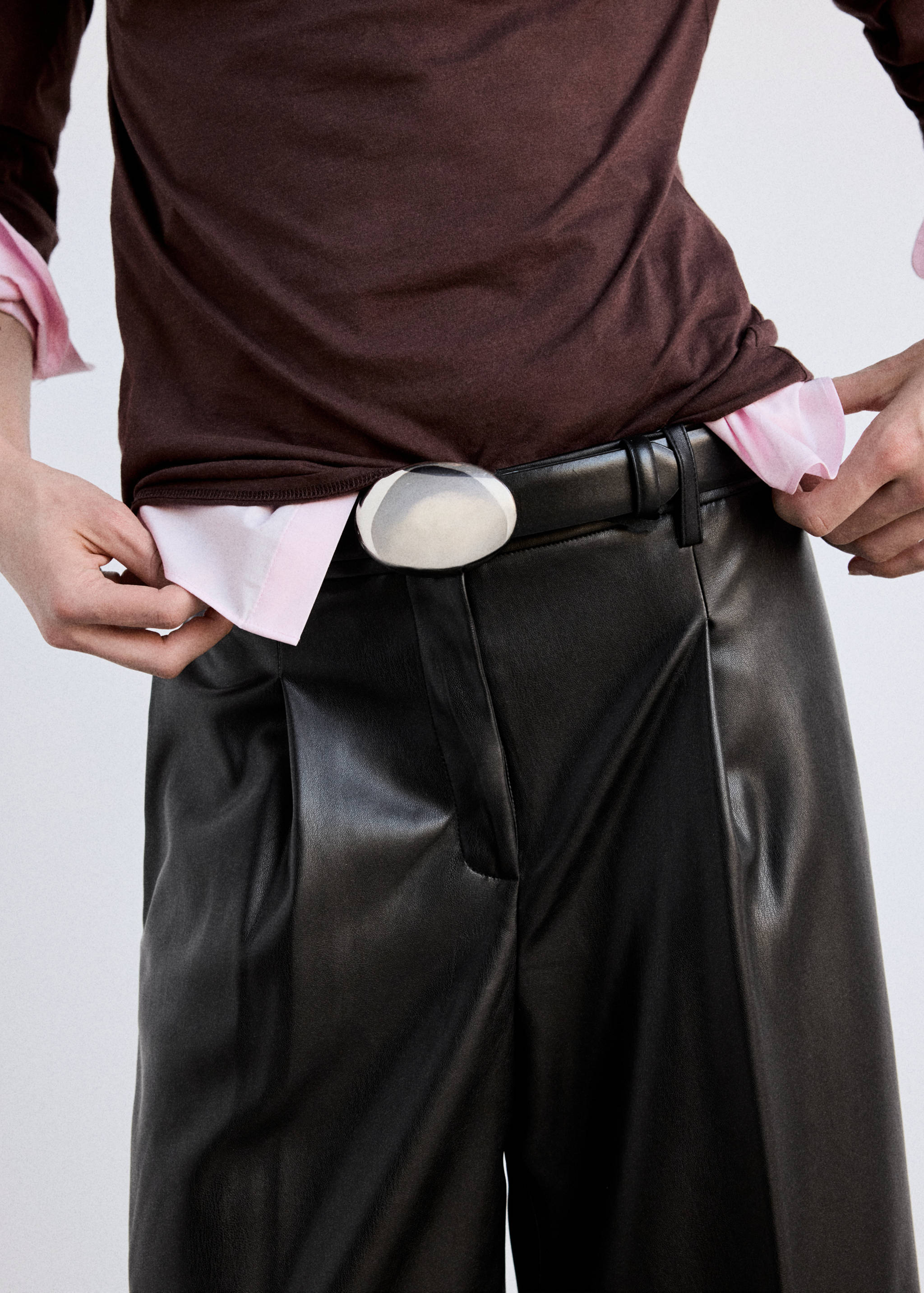Pantalon large en cuir synthétique - Détail de l'article 1