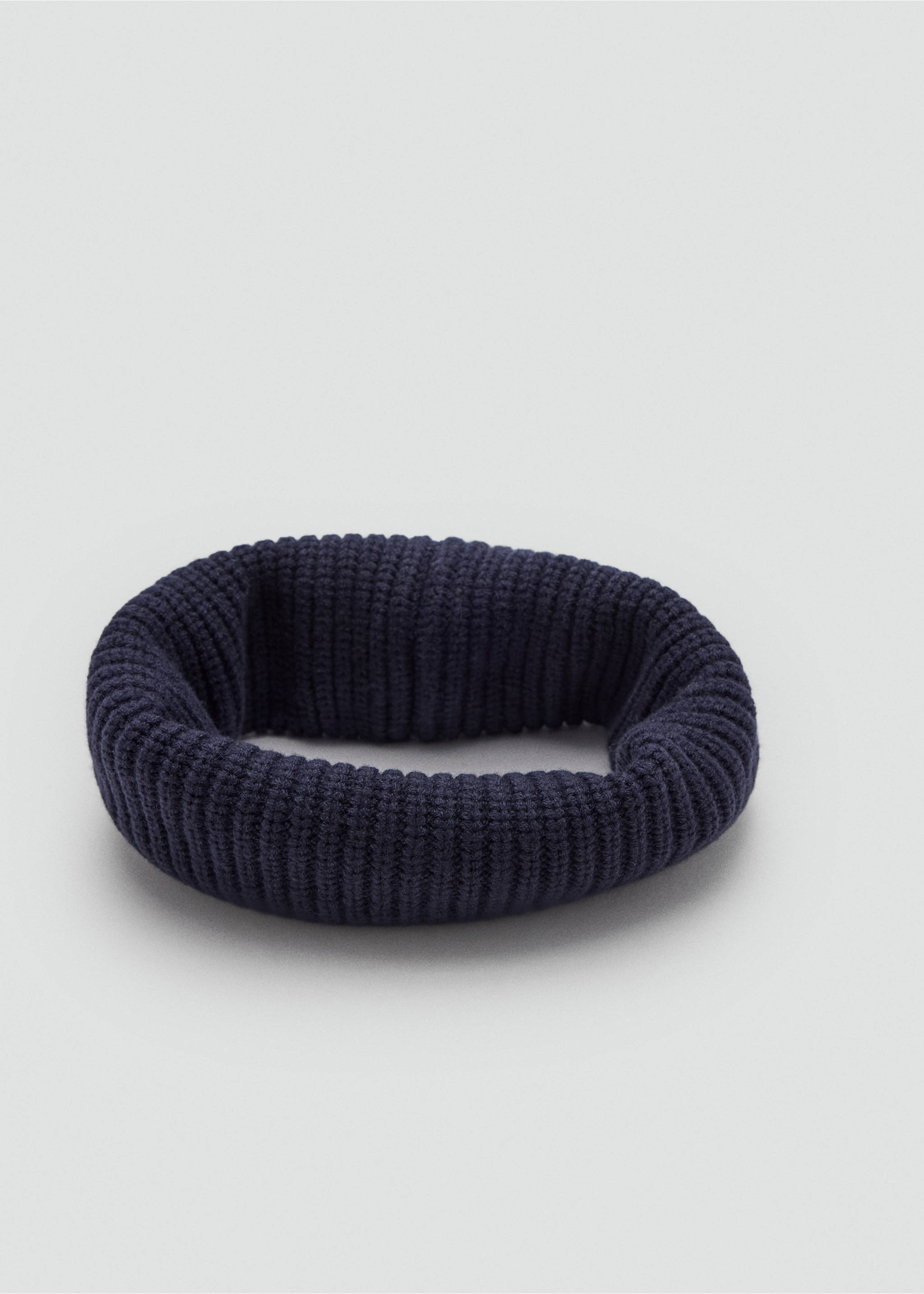 Knitted tube scarf - Details of the article 1, Navy. Ref: 37095993-00.