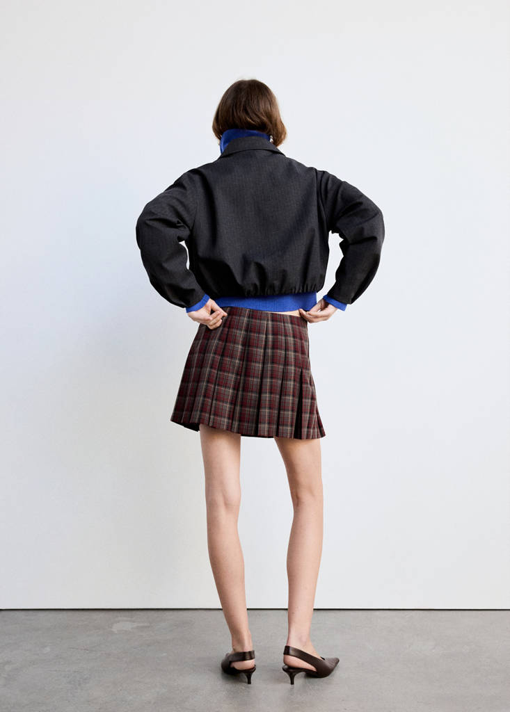 Pleated skirt with buckle details — Red