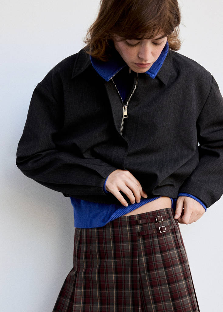 Pleated skirt with buckle details — Red