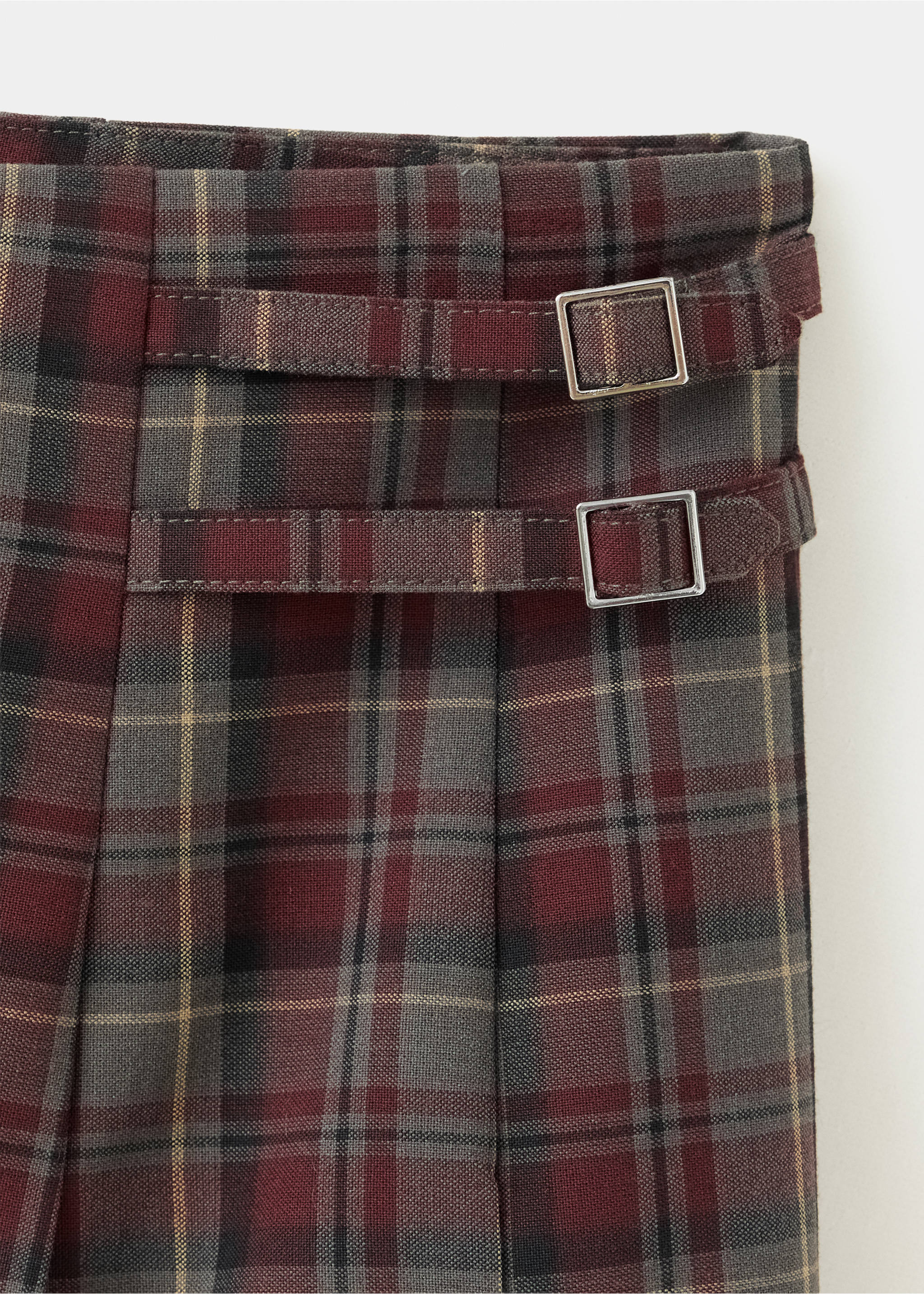 Pleated skirt with buckle details - Details of the article 8, Red. Ref: 37095996-00.