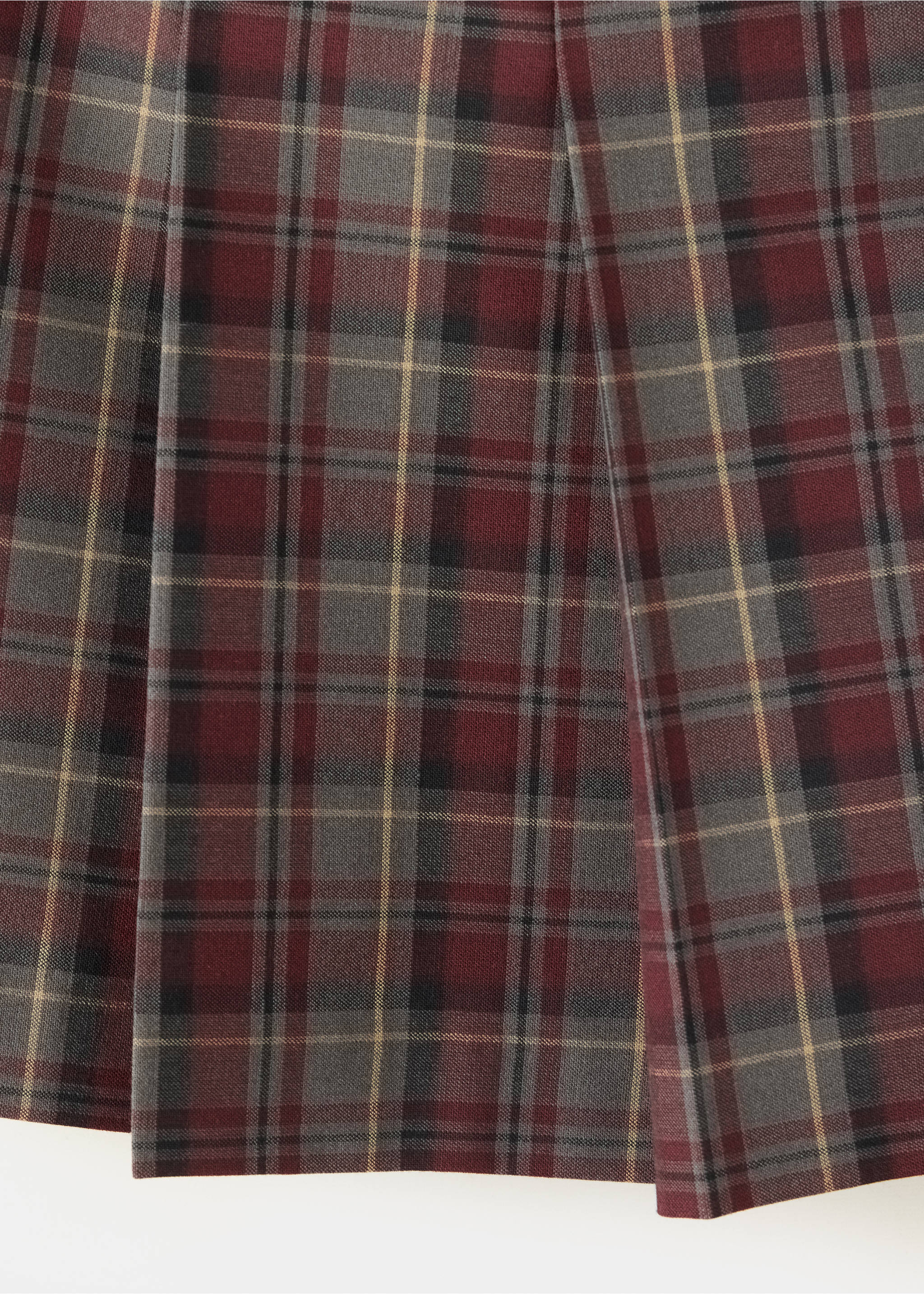 Pleated skirt with buckle details - Details of the article 0, Red. Ref: 37095996-00.