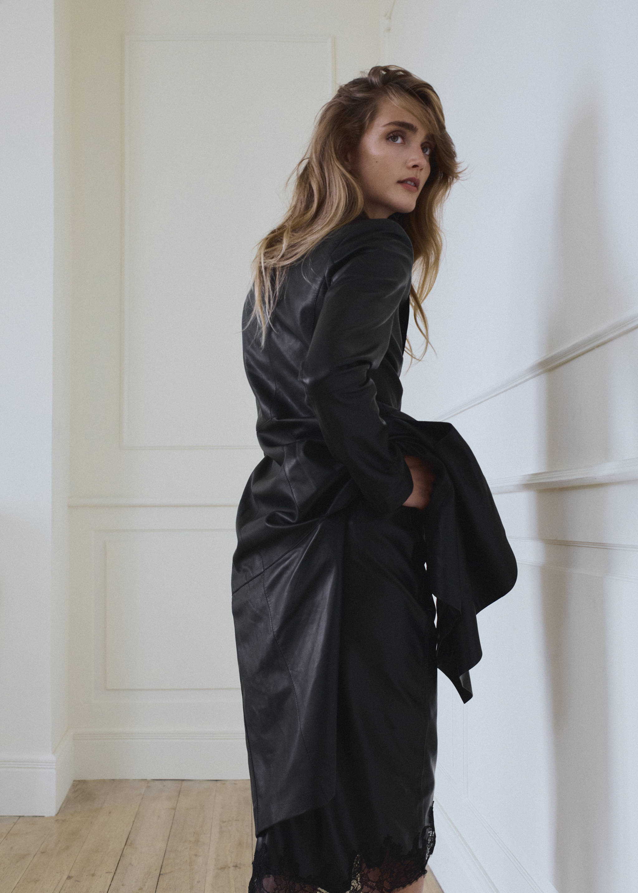 Faux leather skirt with lace trim - Reverse of the article