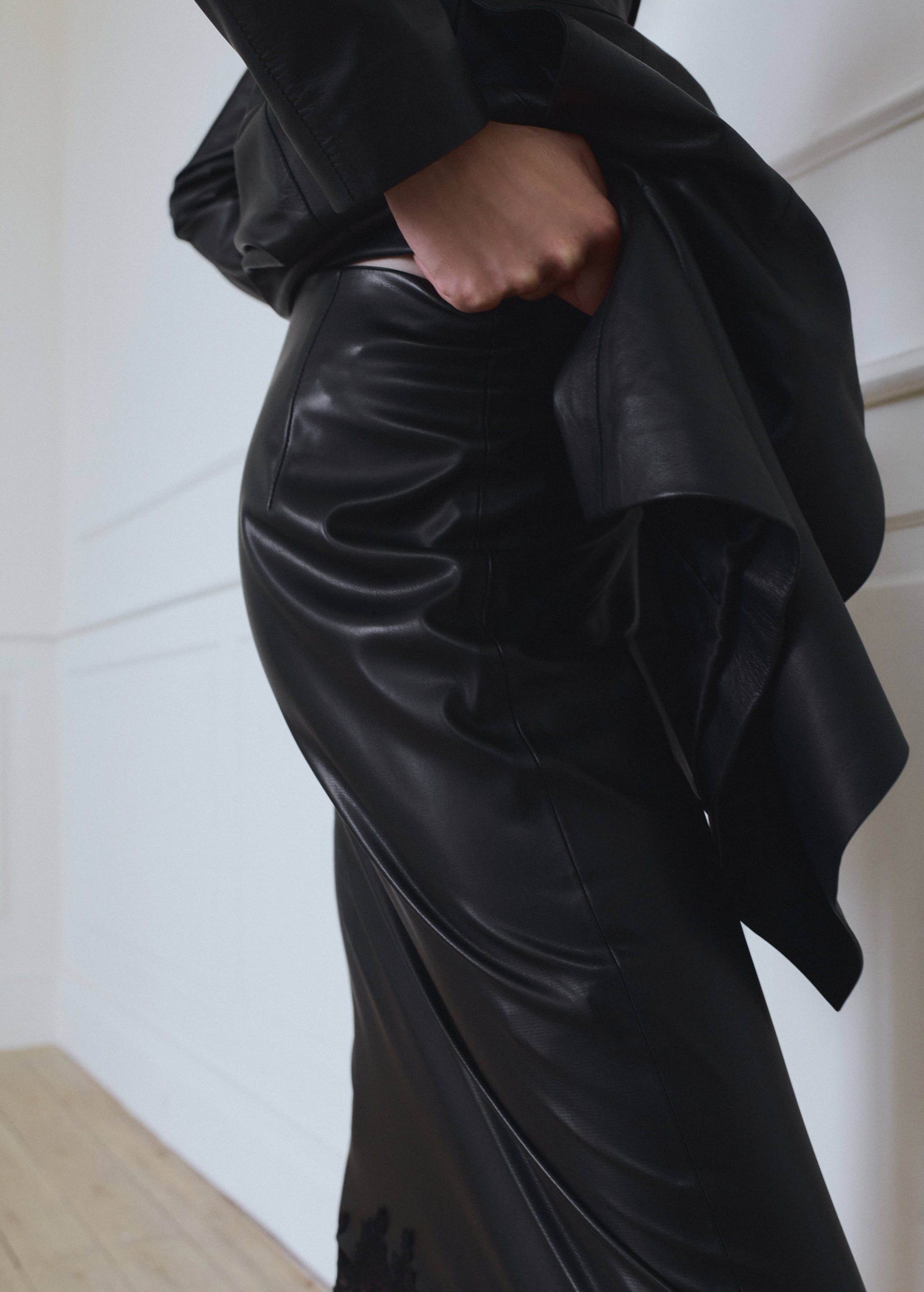 Faux leather skirt with lace trim - Details of the article 1