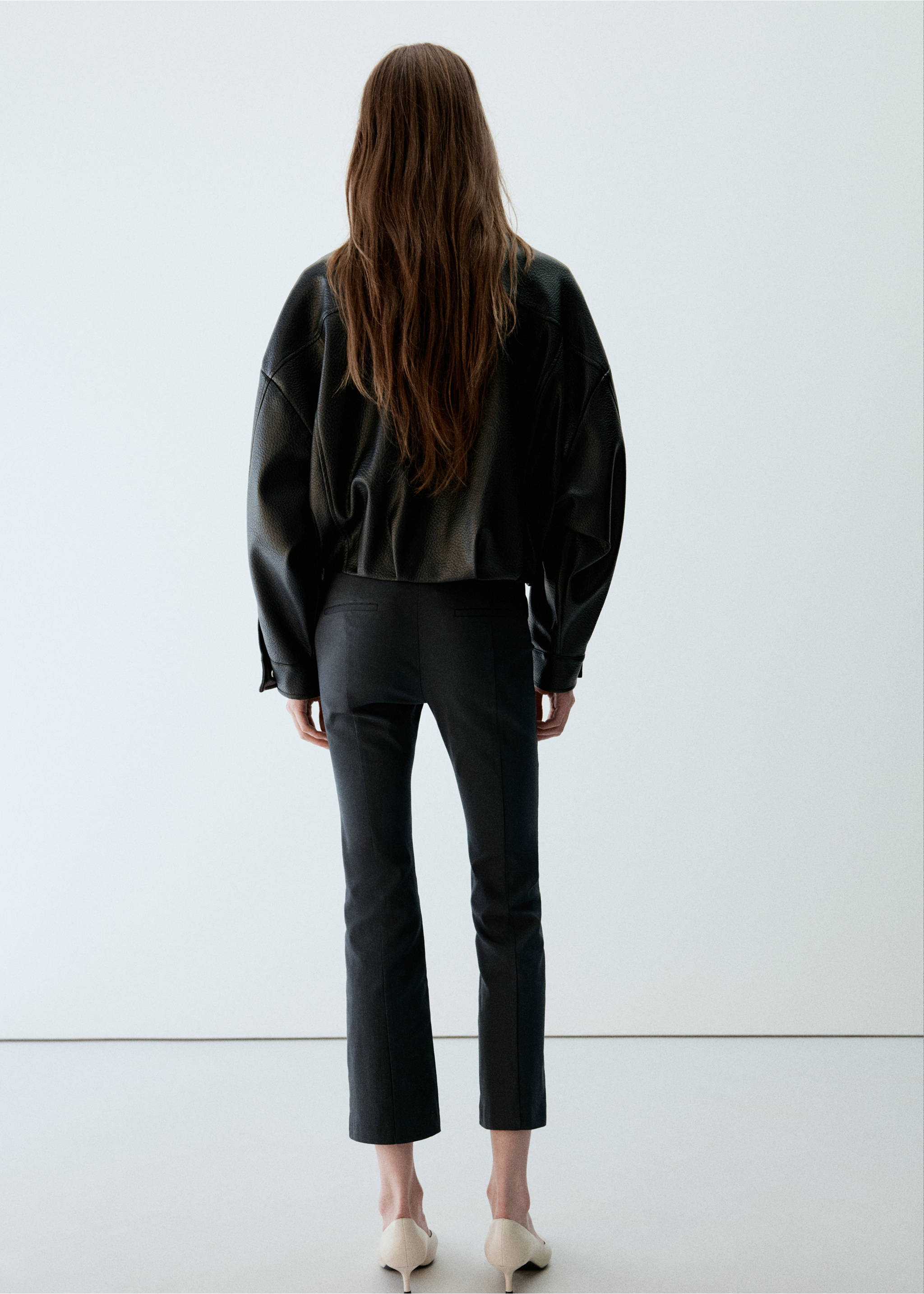 High-waist crop trousers - Reverse of the article, Charcoal. Ref: 37096012-00.