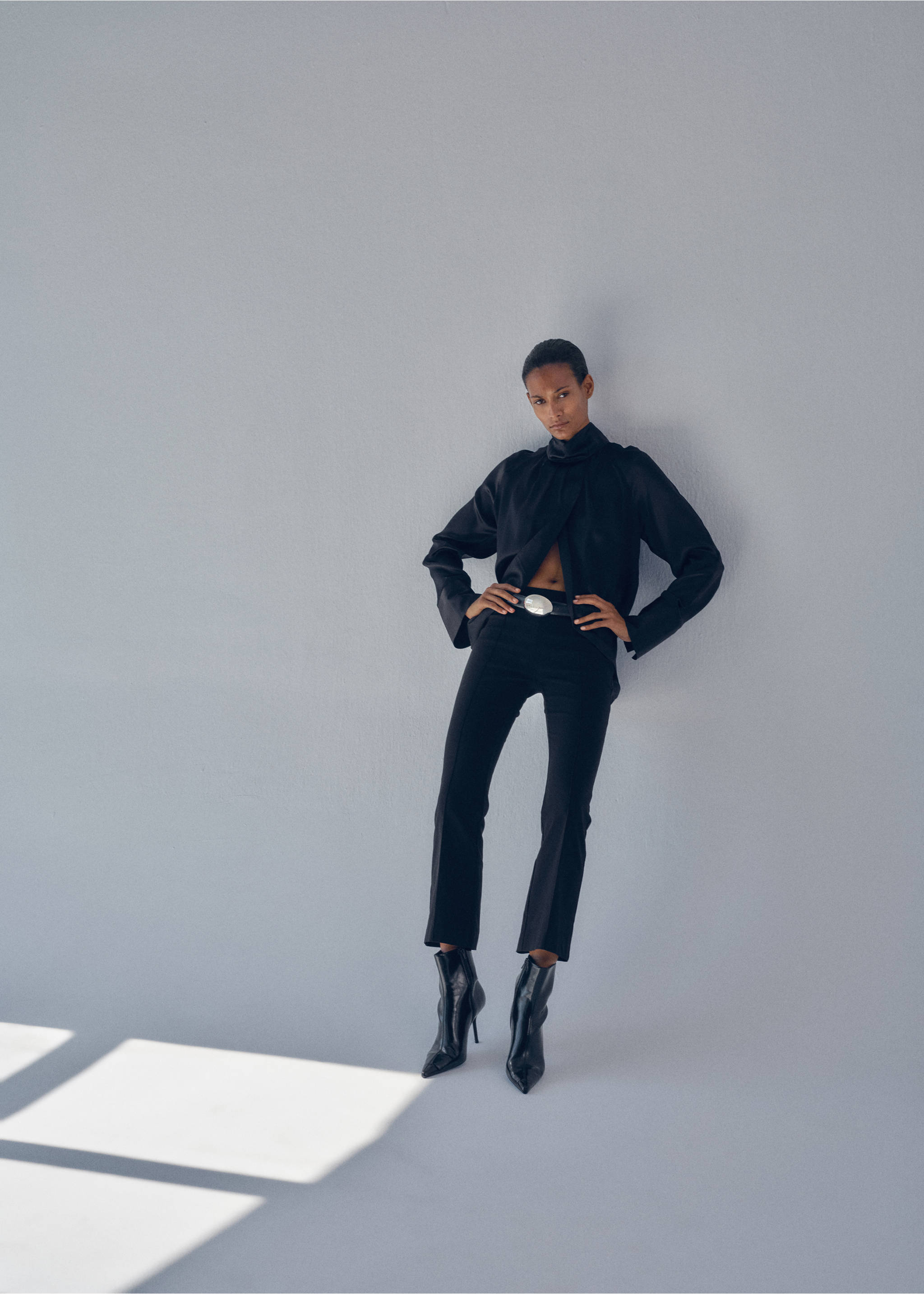 Pantalon cropped taille haute - Plan général, Noir. Ref: 37096012-01.