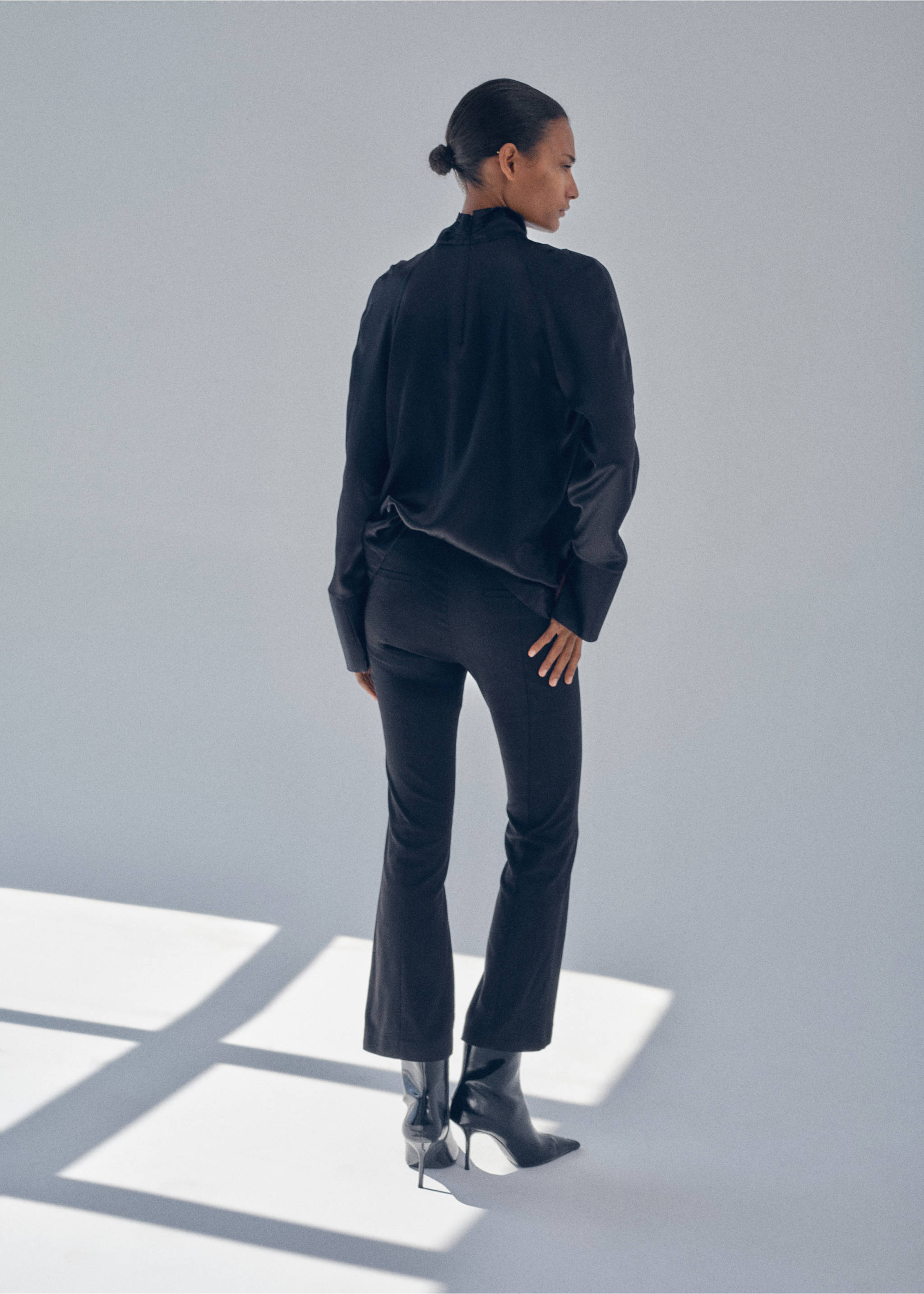Pantalon cropped taille haute - Détail de l'article 1, Noir. Ref: 37096012-01.