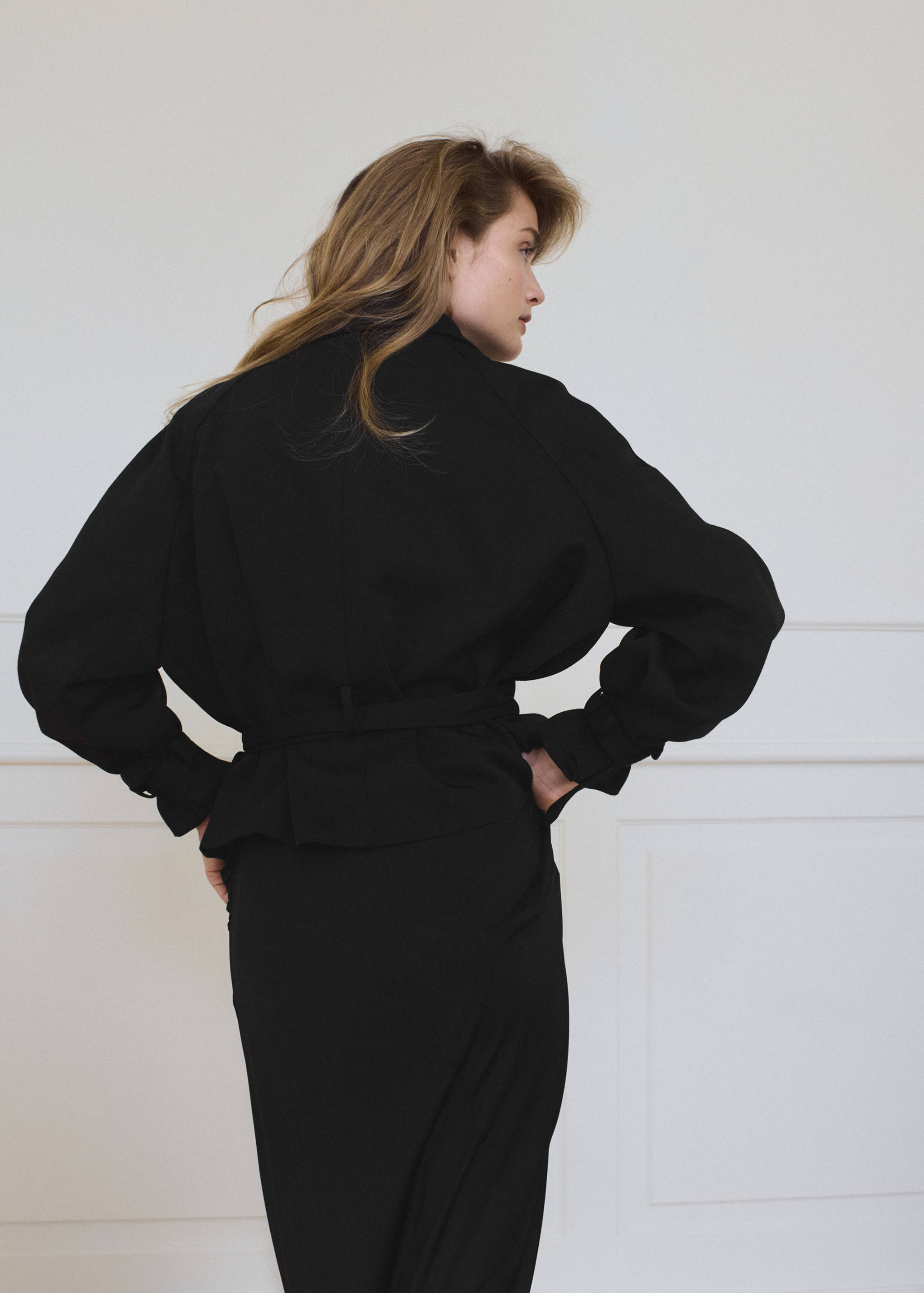 Shirt-collar jacket with belt - Reverse of the article