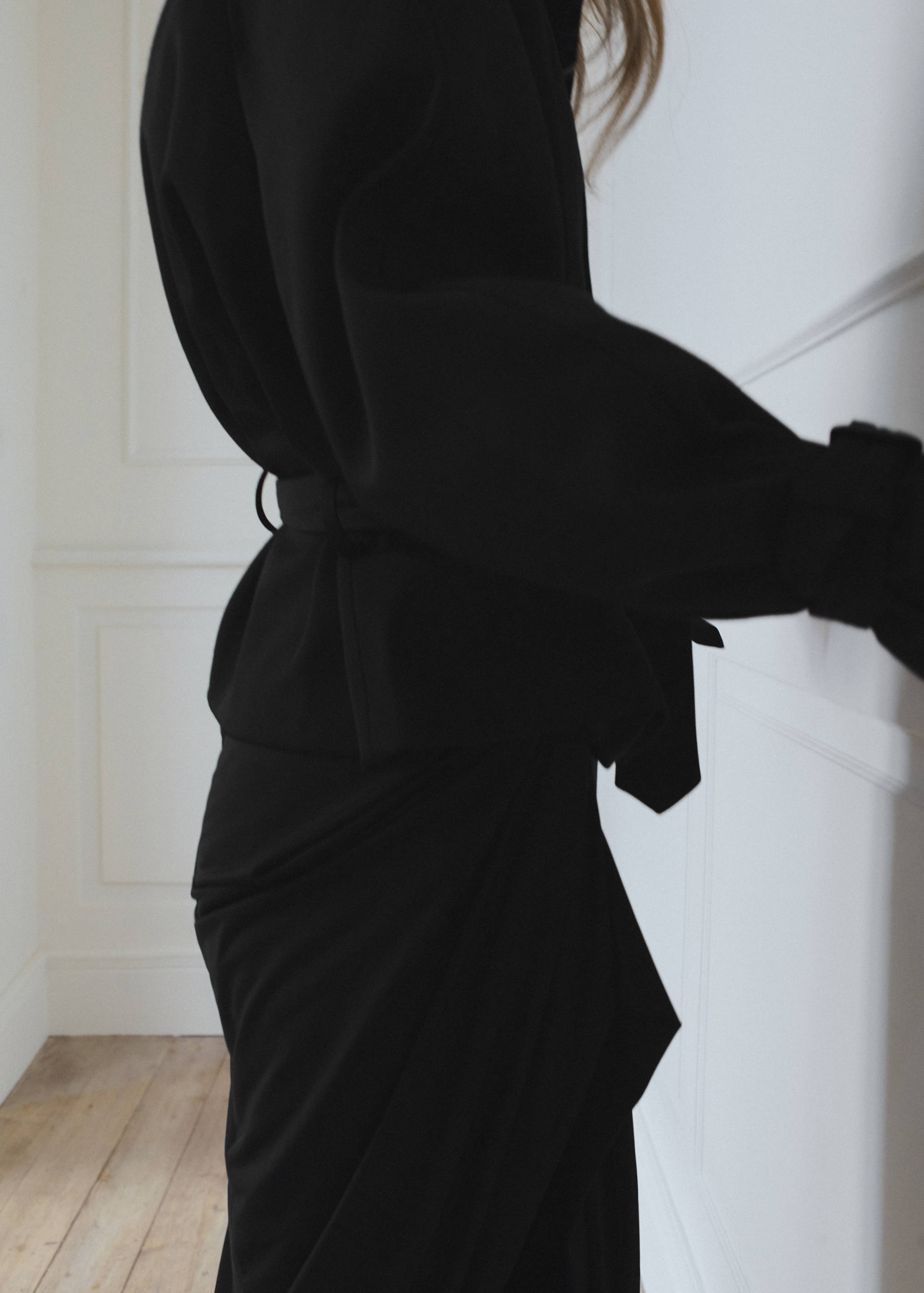 Shirt-collar jacket with belt - Details of the article 1