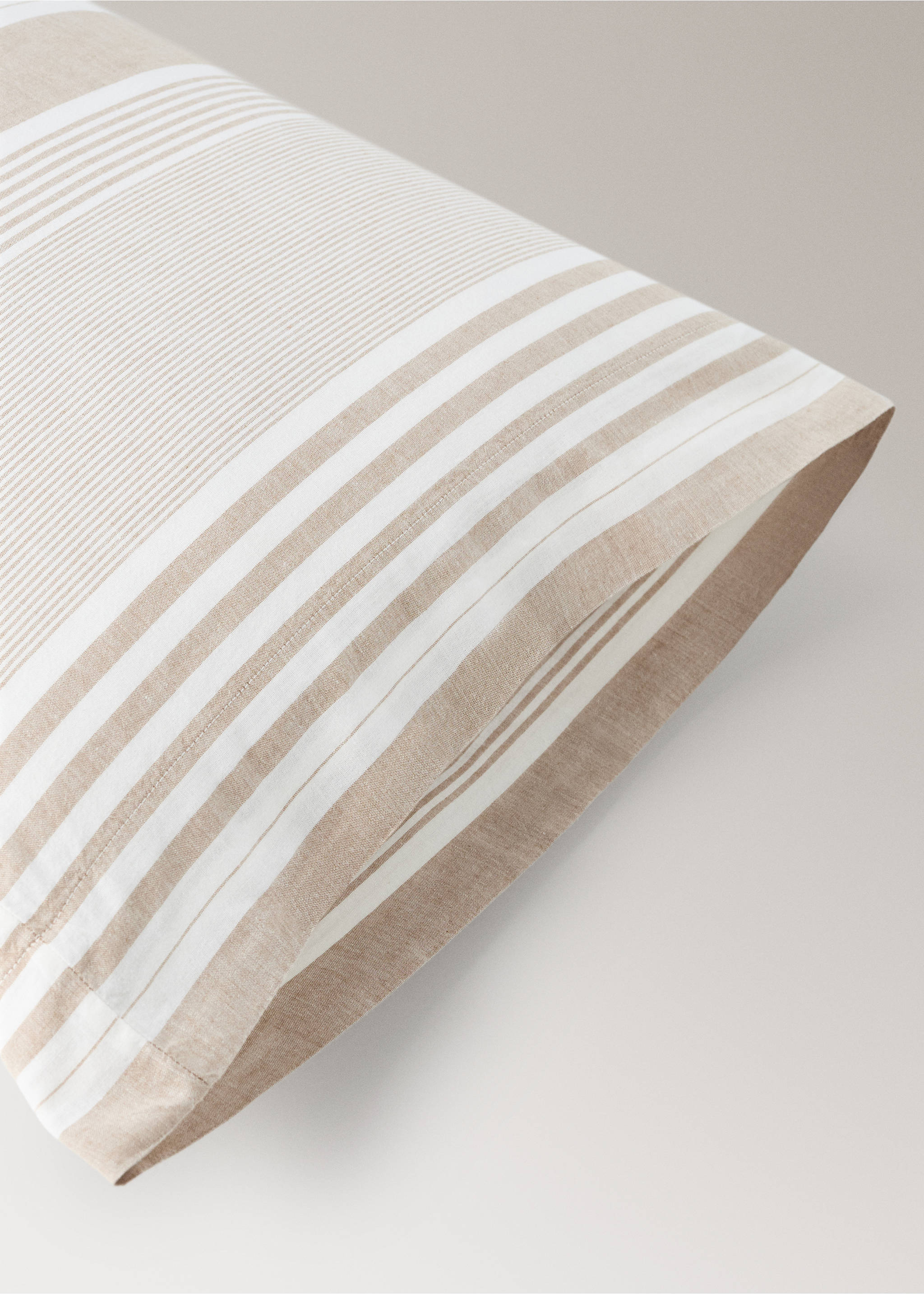 Cotton striped pillow cover 45x110 cm - Details of the article 2, Tobacco Brown. Ref: 37096328-00.