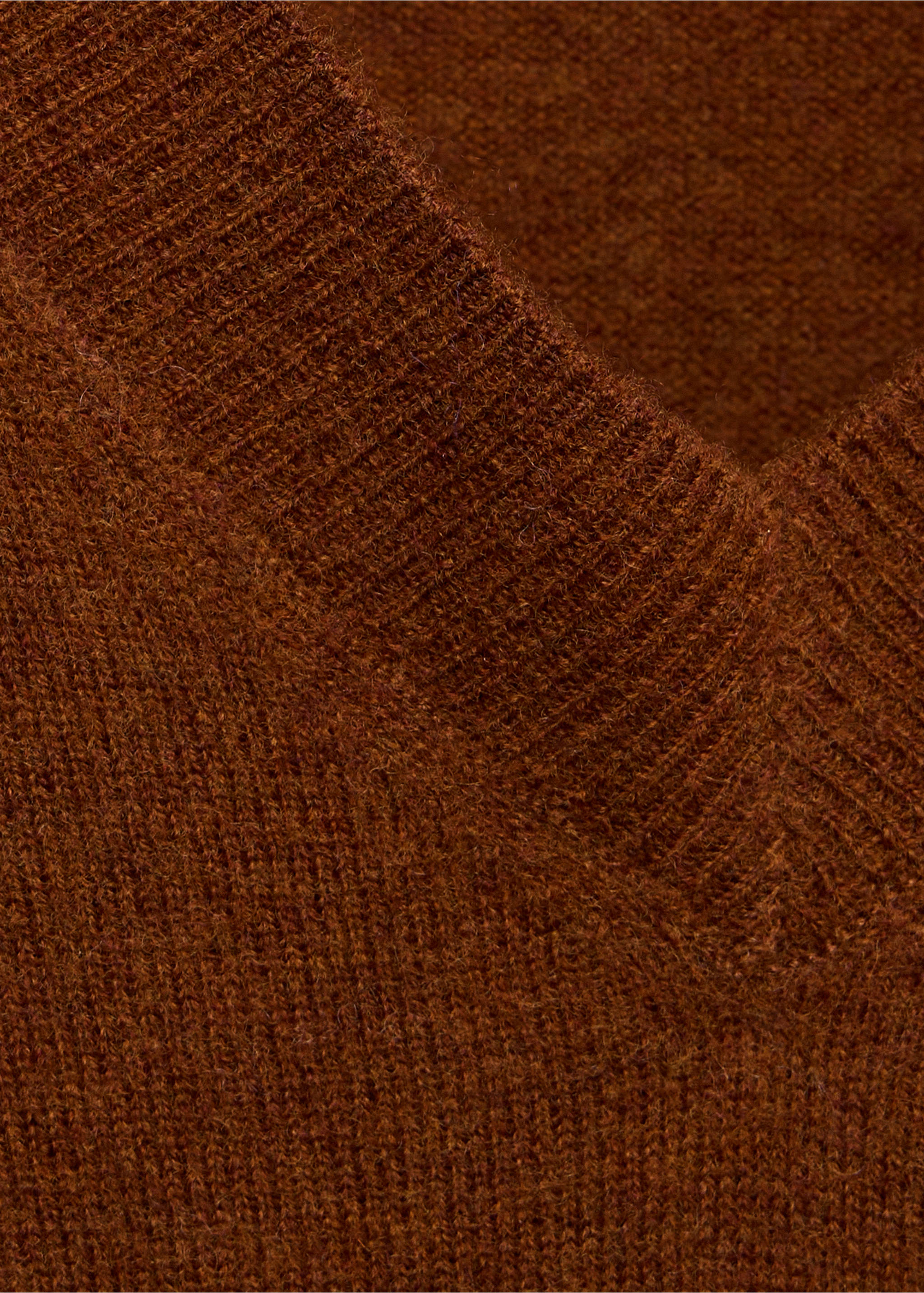 100% wool V-neck sweater - Details of the article 8, Caramel. Ref: 37096333-00.