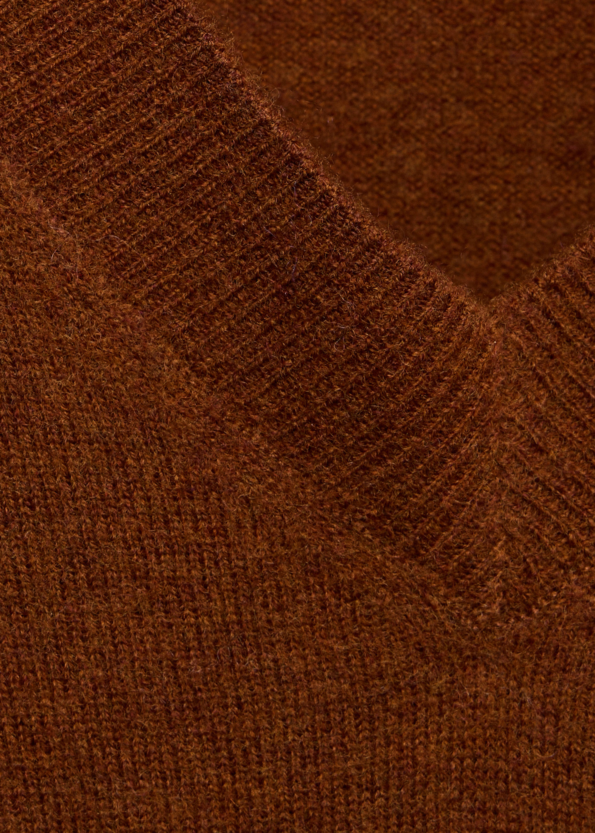 100% wool V-neck sweater - Details of the article 8