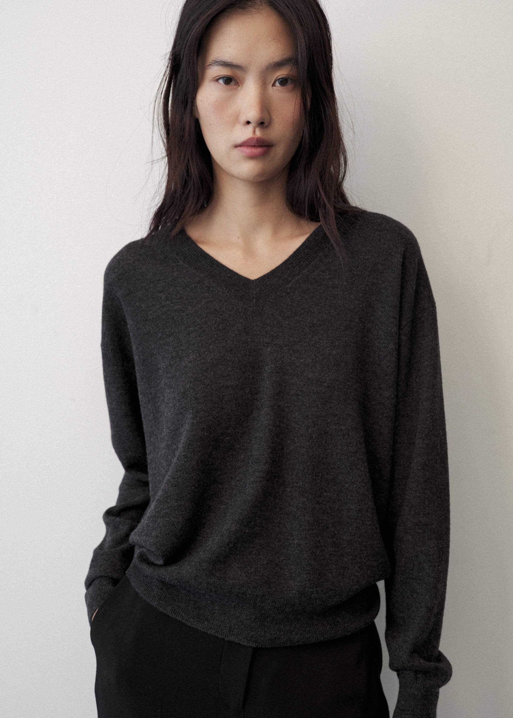 100% wool V-neck sweater - Medium plane