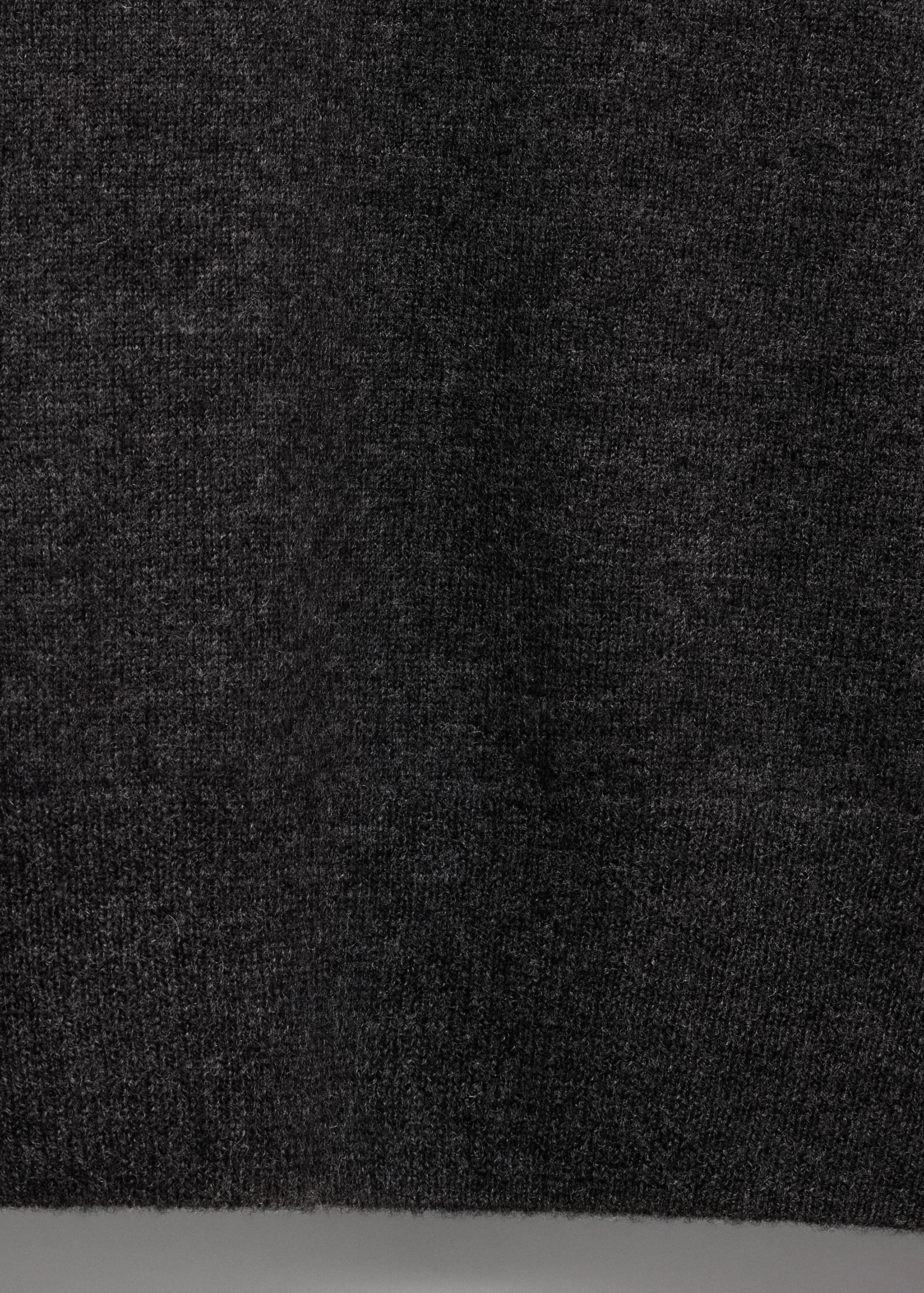 100% wool V-neck sweater - Details of the article 0