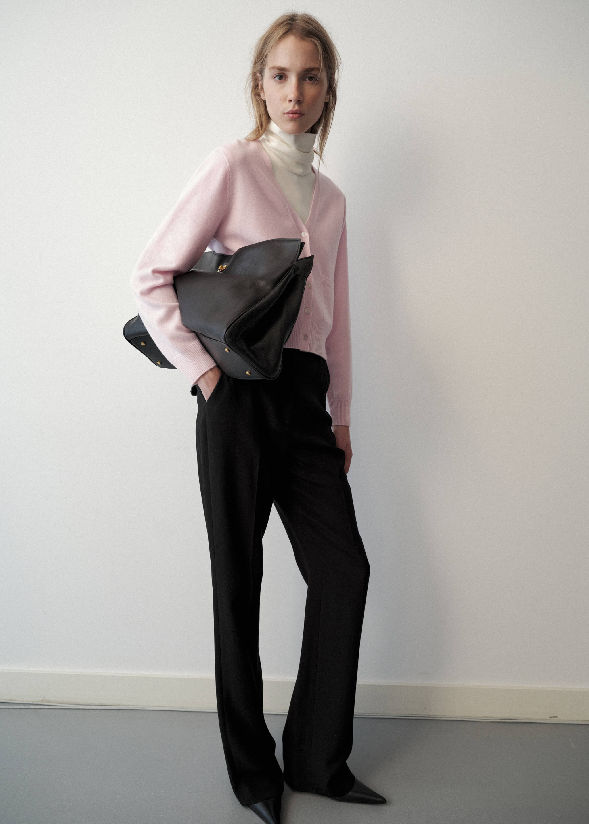 V-neck wool cardigan - General plane