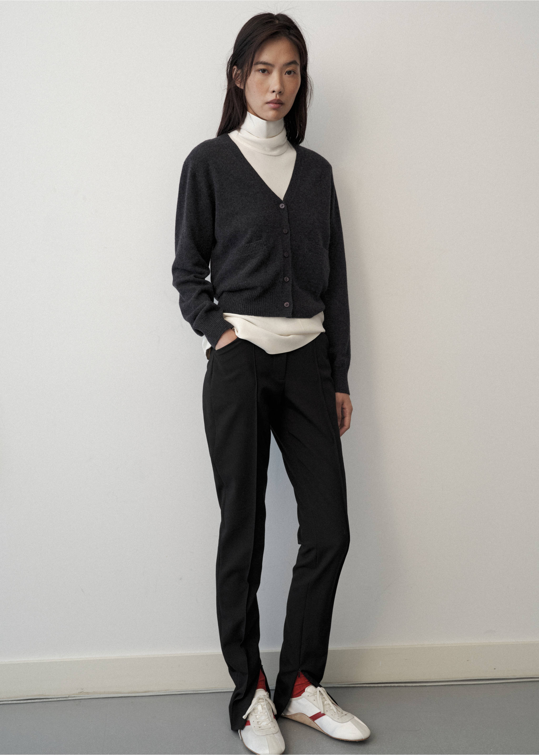 V-neck wool cardigan - General plane, Charcoal. Ref: 37096334-00.