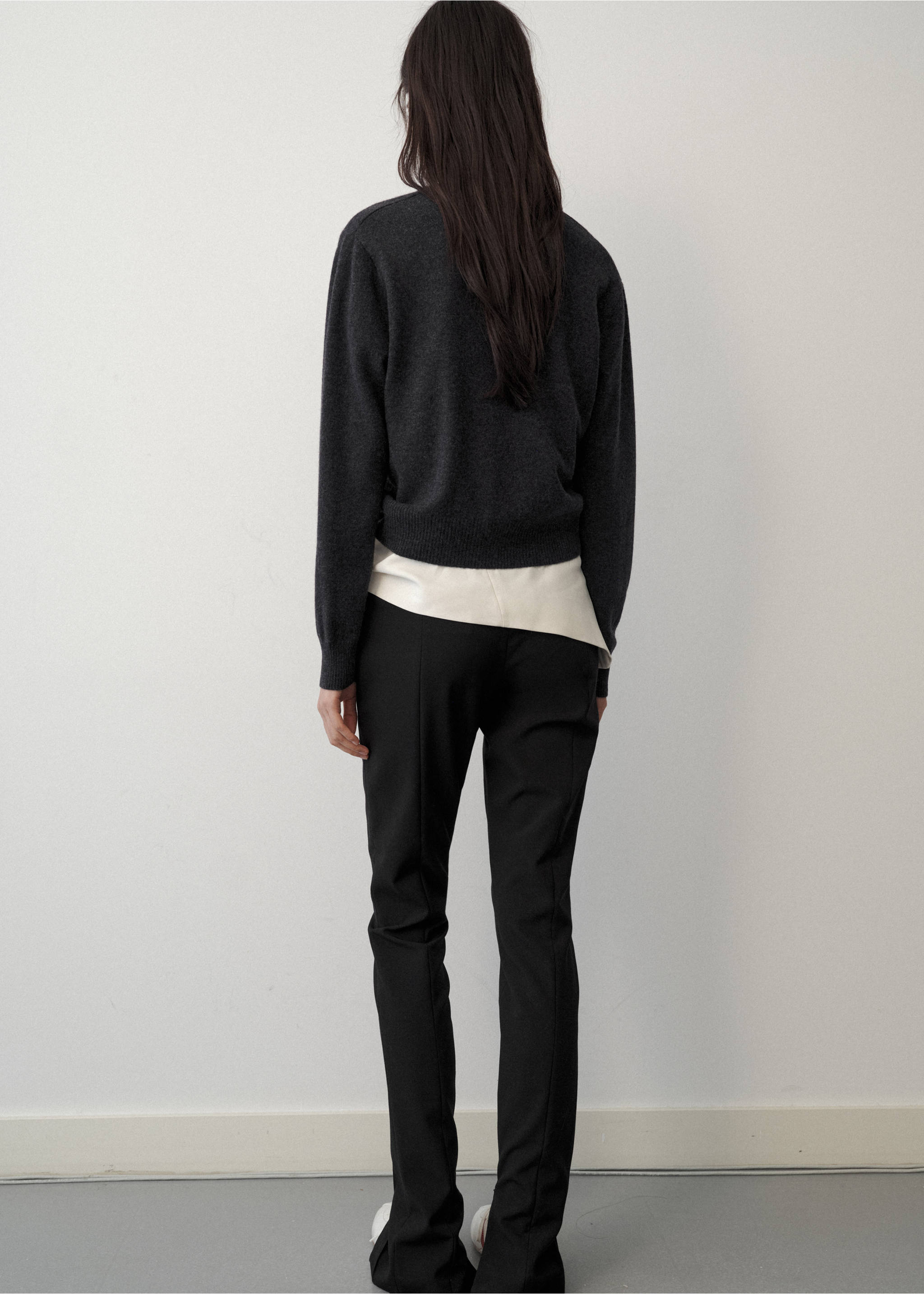 V-neck wool cardigan - Reverse of the article, Charcoal. Ref: 37096334-00.