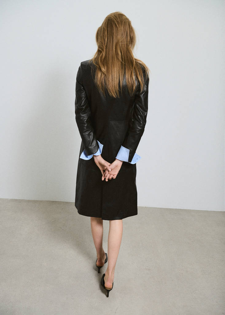 Leather coat with lapels — Black