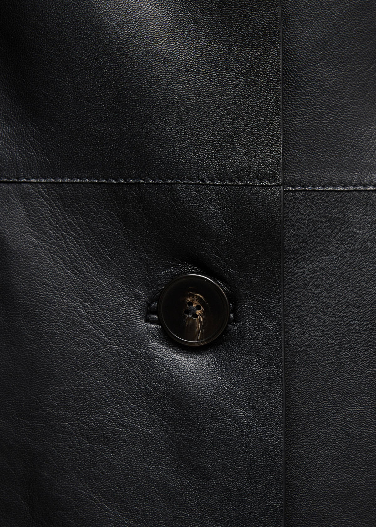 Leather coat with lapels — Black