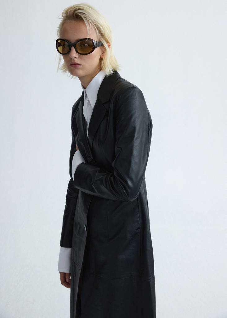 Leather coat with lapels — Black
