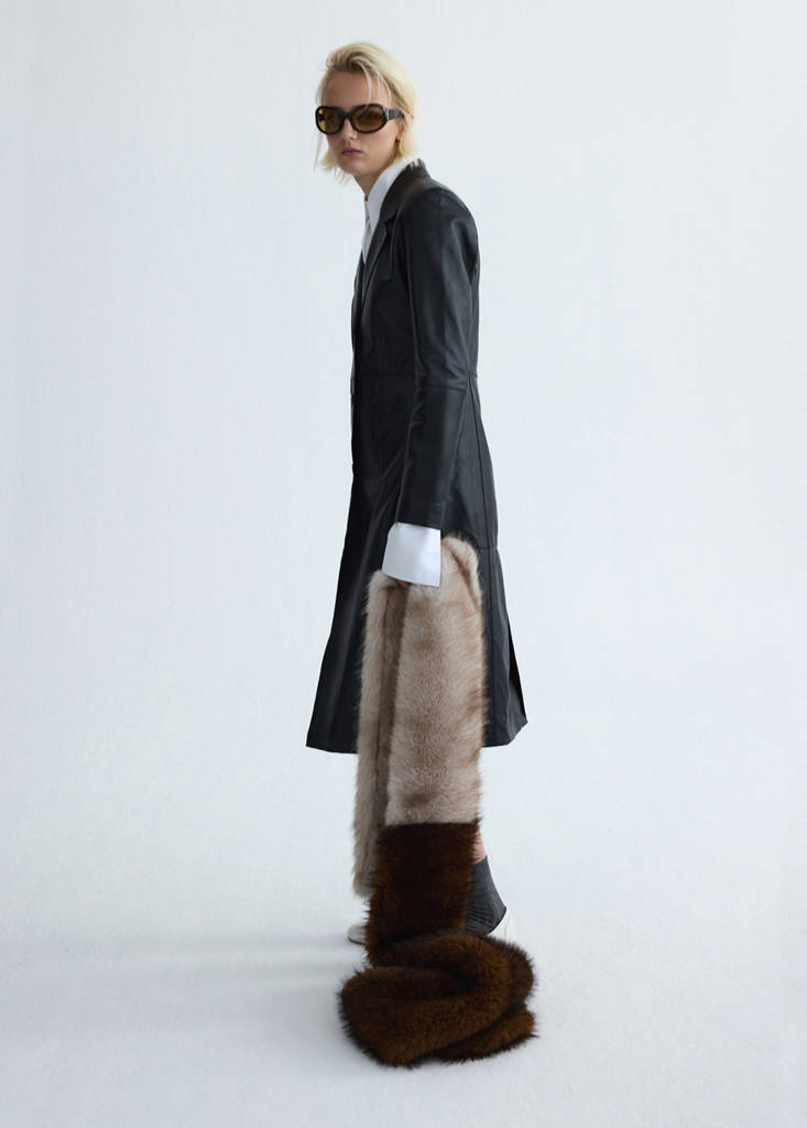 Leather coat with lapels — Black