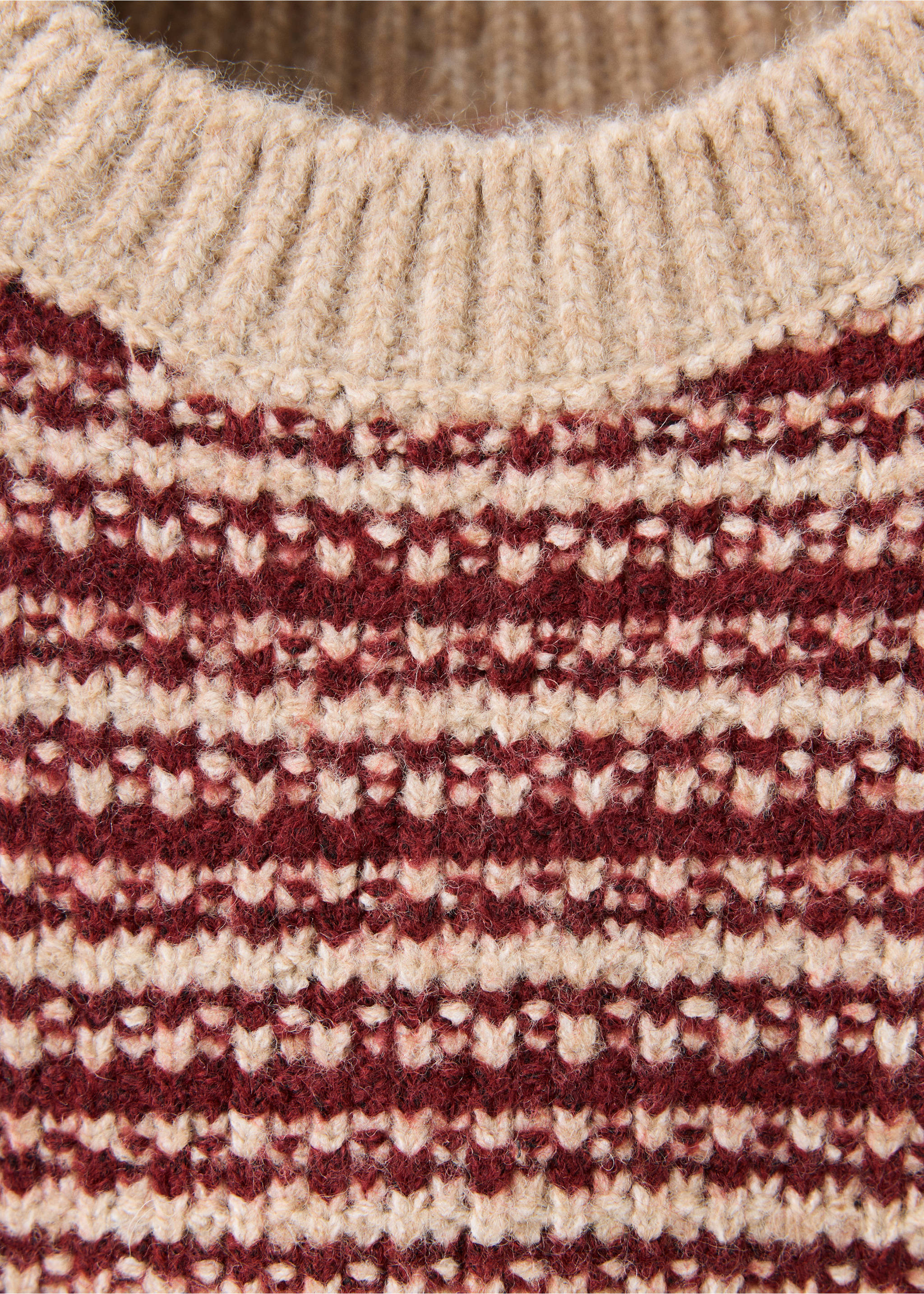 Close-up of a jersey with a ribbed round neckline and a red and beige patterned knit., Burgundy. Ref: 37096349-00.