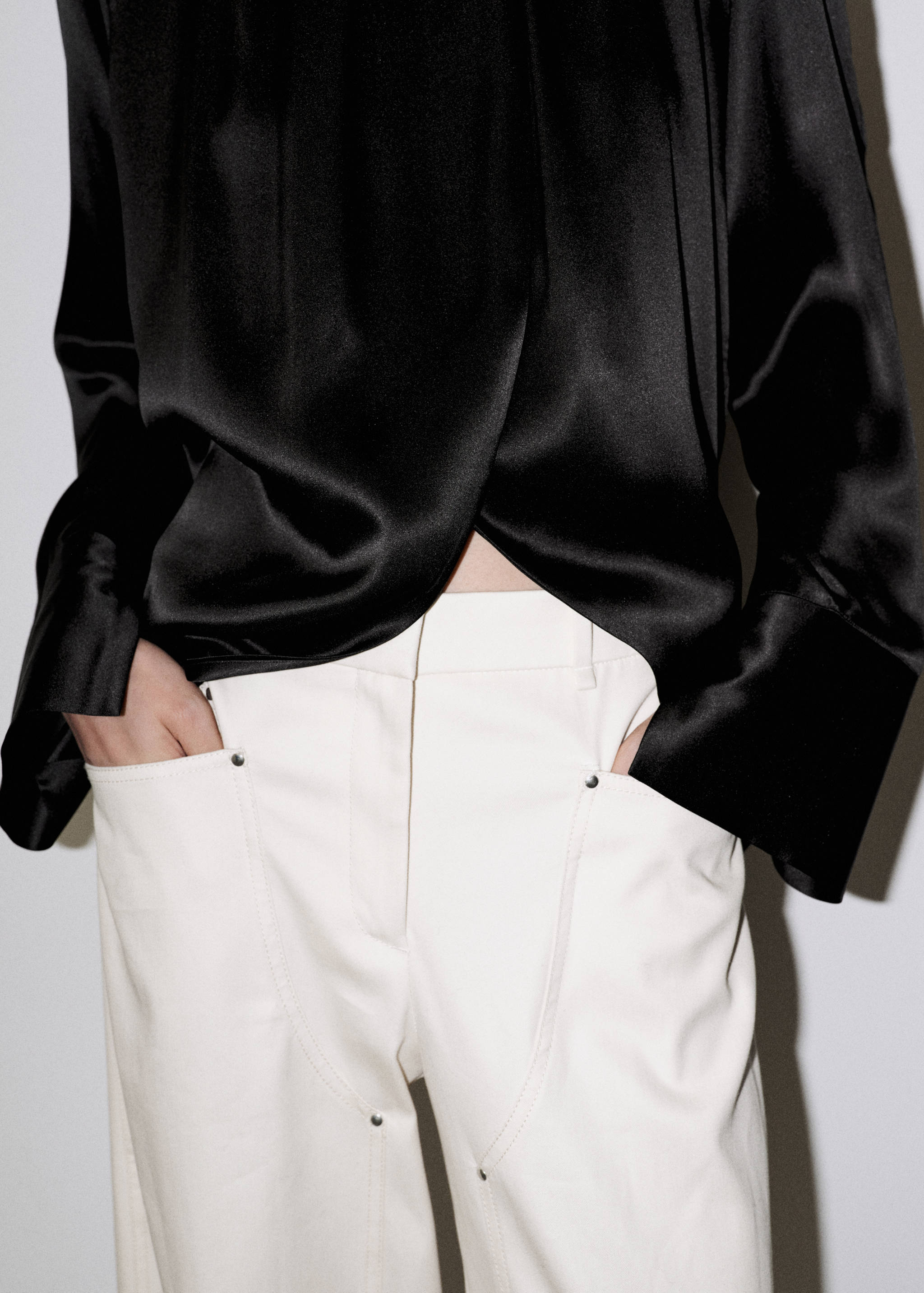 100% silk blouse with slit - Details of the article 1