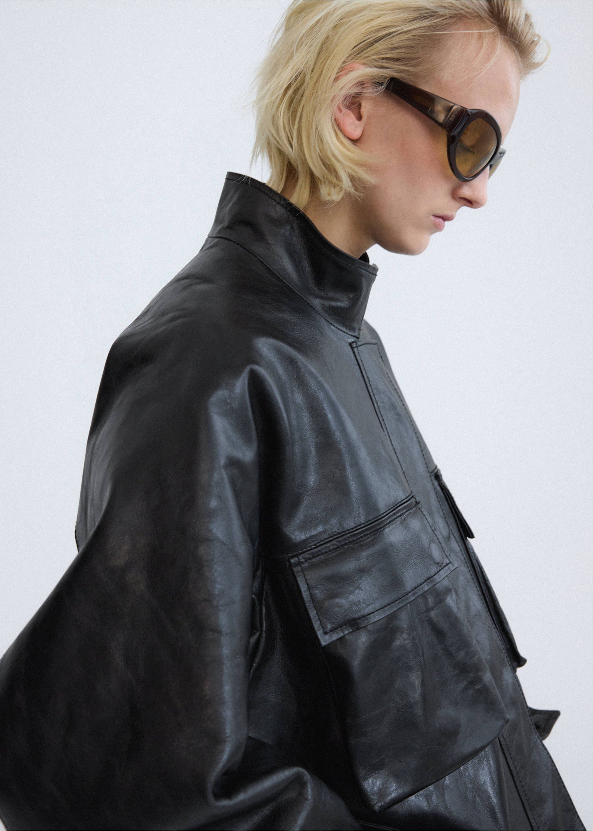 Parka cuir oversize avec poches - Détail de l'article 1, Noir. Ref: 37096362-01.