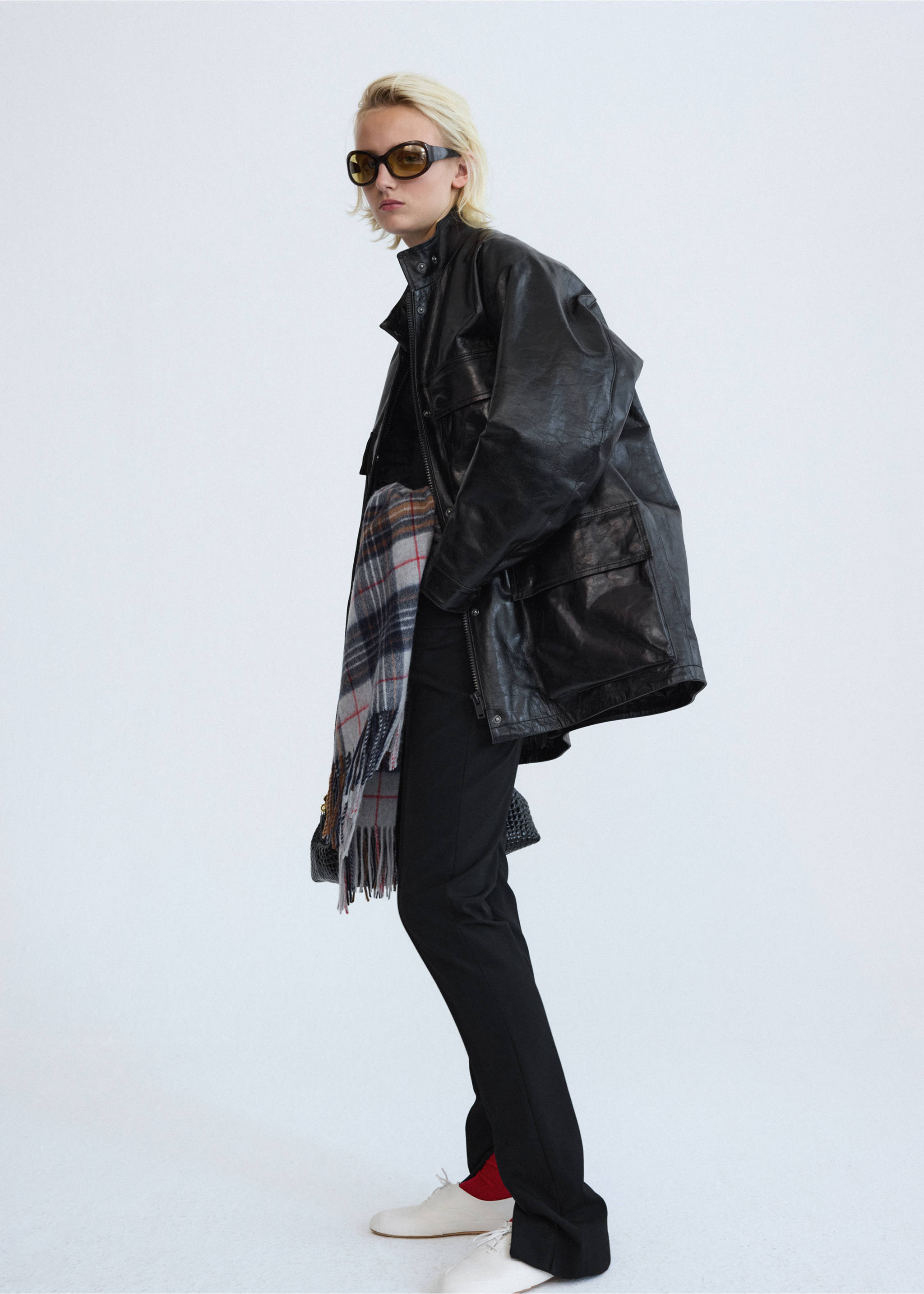 Parka cuir oversize avec poches - Détail de l'article 4, Noir. Ref: 37096362-01.