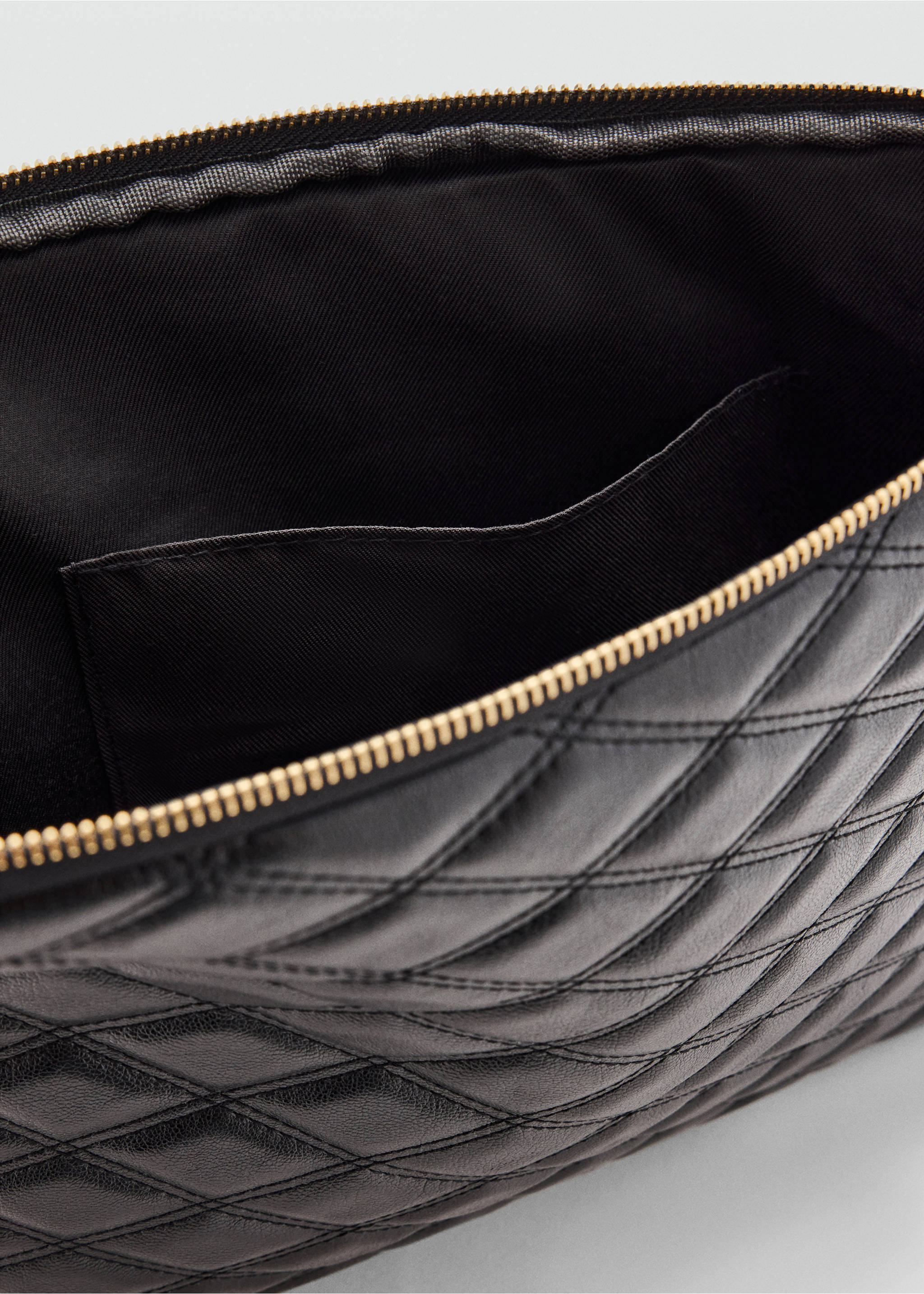 Leather-effect padded case - Details of the article 1, Black. Ref: 37096365-00.