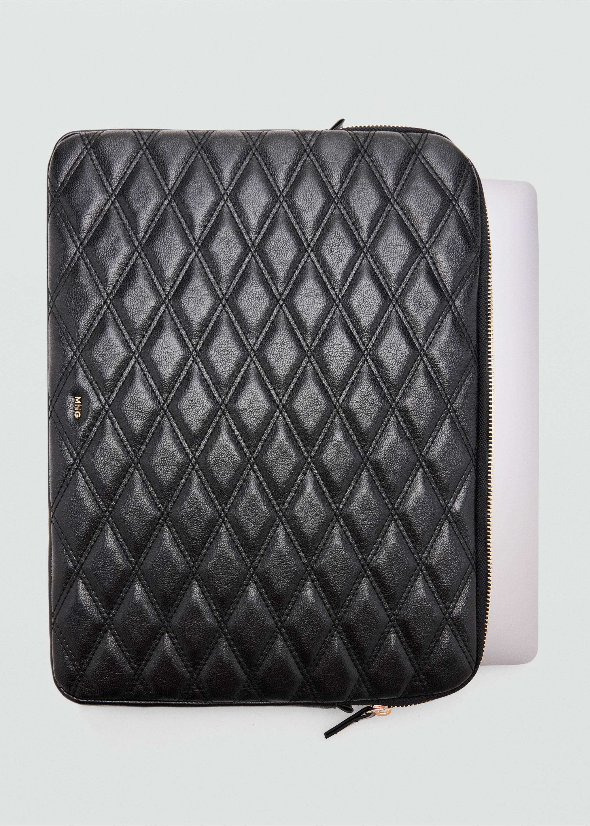 Leather-effect padded case - Details of the article 2, Black. Ref: 37096365-00.