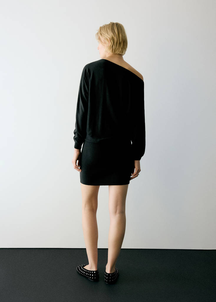 Short knitted dress — Black