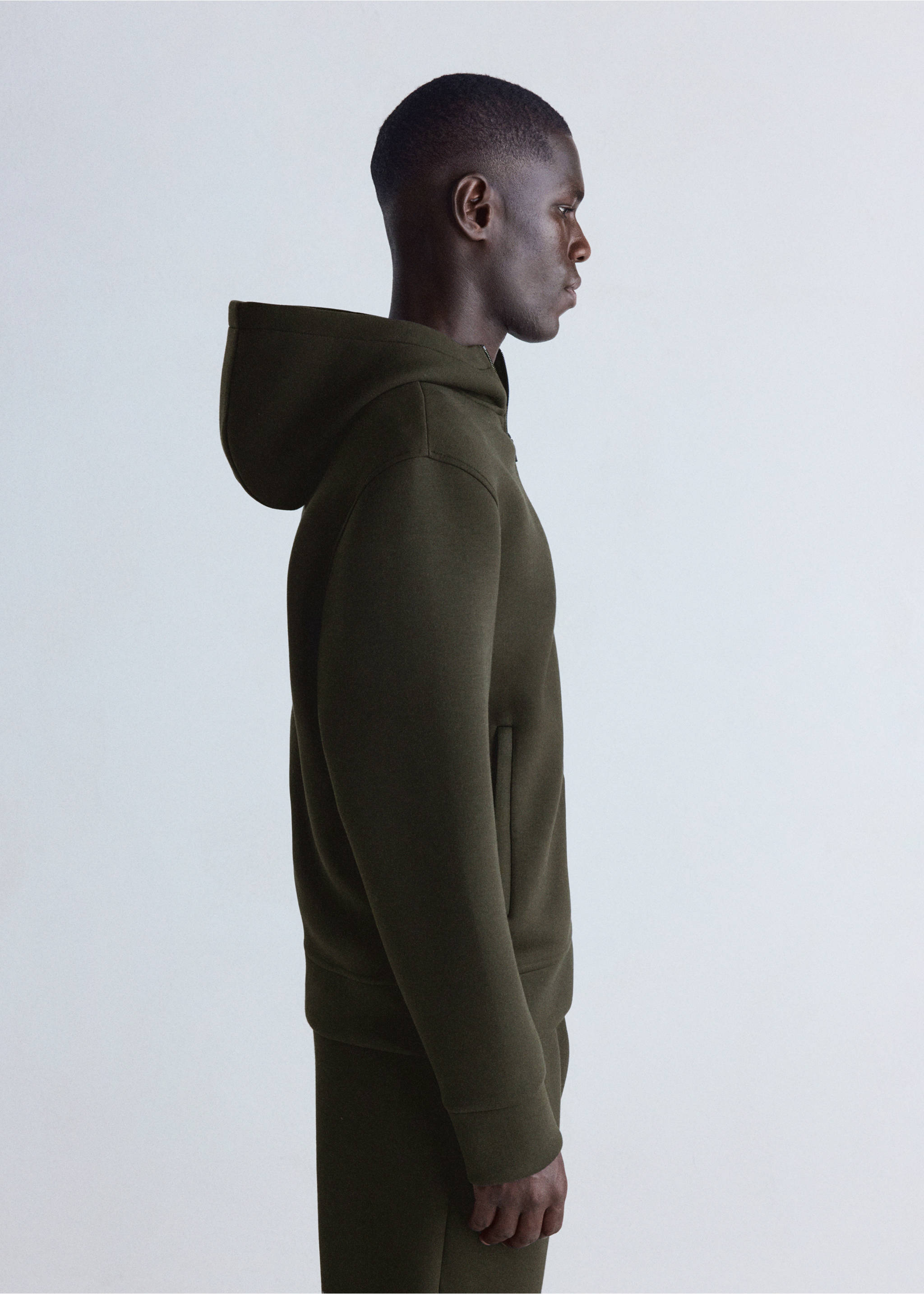 Olive green zip-up hoodie with hood and side pockets., Khaki. Ref: 37096737-00.
