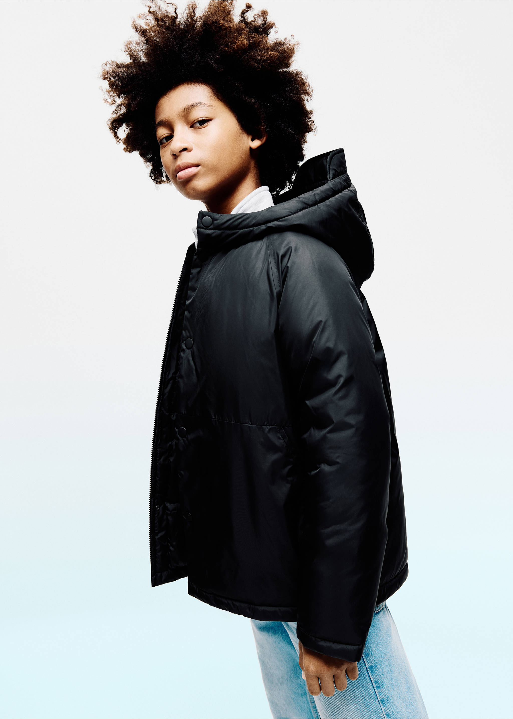 Padded jacket with hood - Medium plane, Black. Ref: 37097112-00.