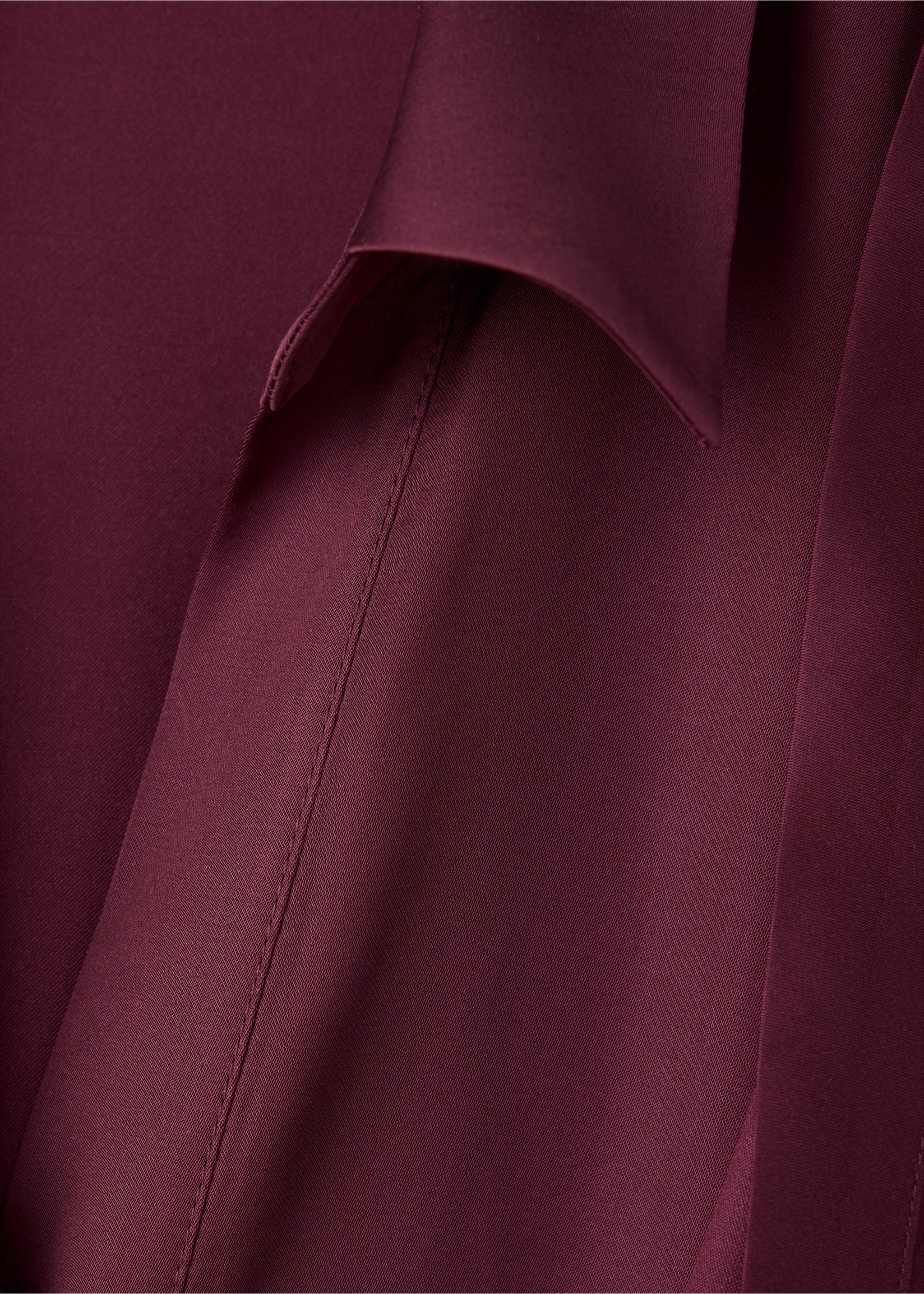 Asymmetrisches Satinkleid - Detail des Artikels 8, Granatrot. Ref: 37097113-00.
