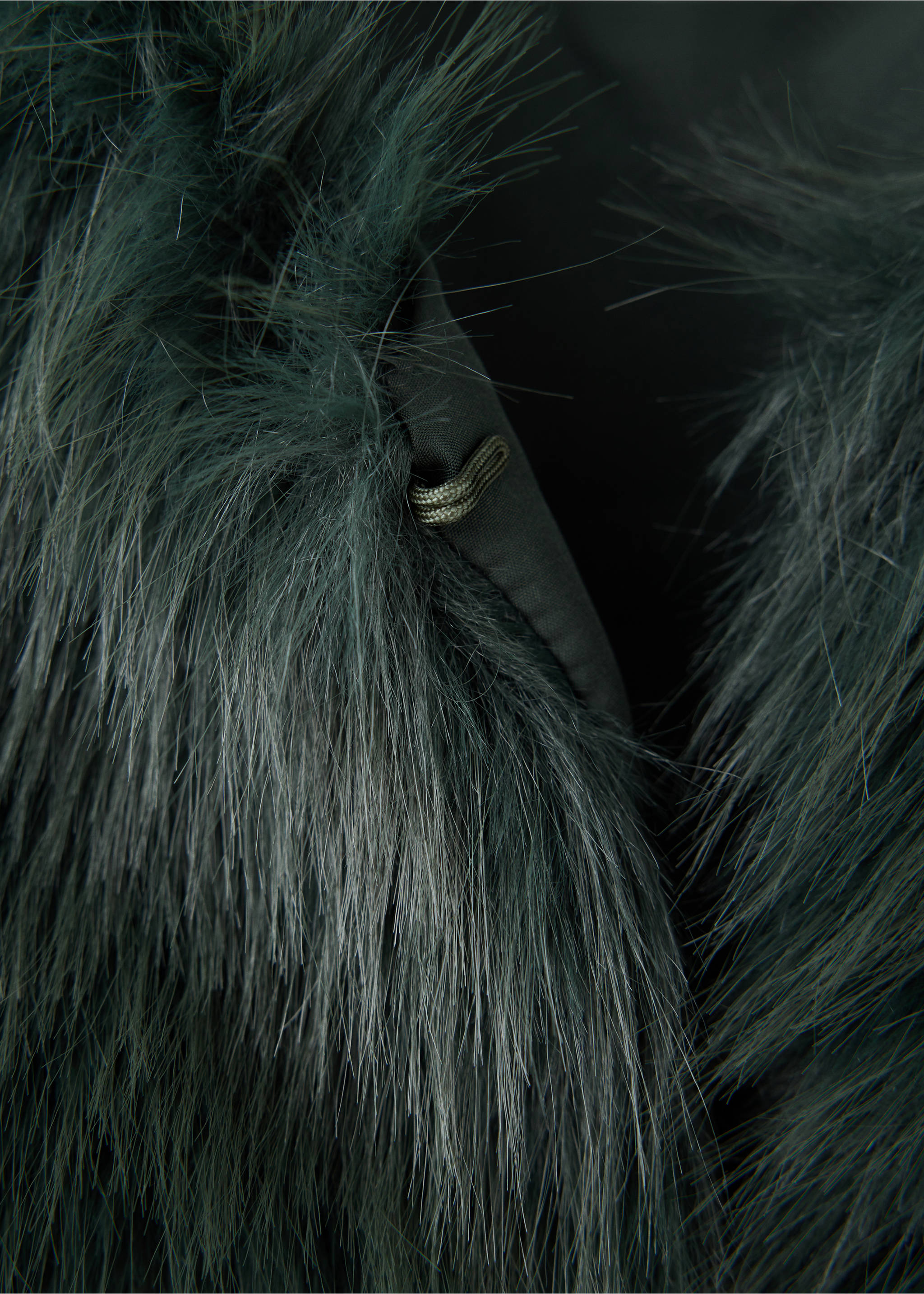 Fur-effect cape gilet - Details of the article 8, Dark Green. Ref: 37097119-00.