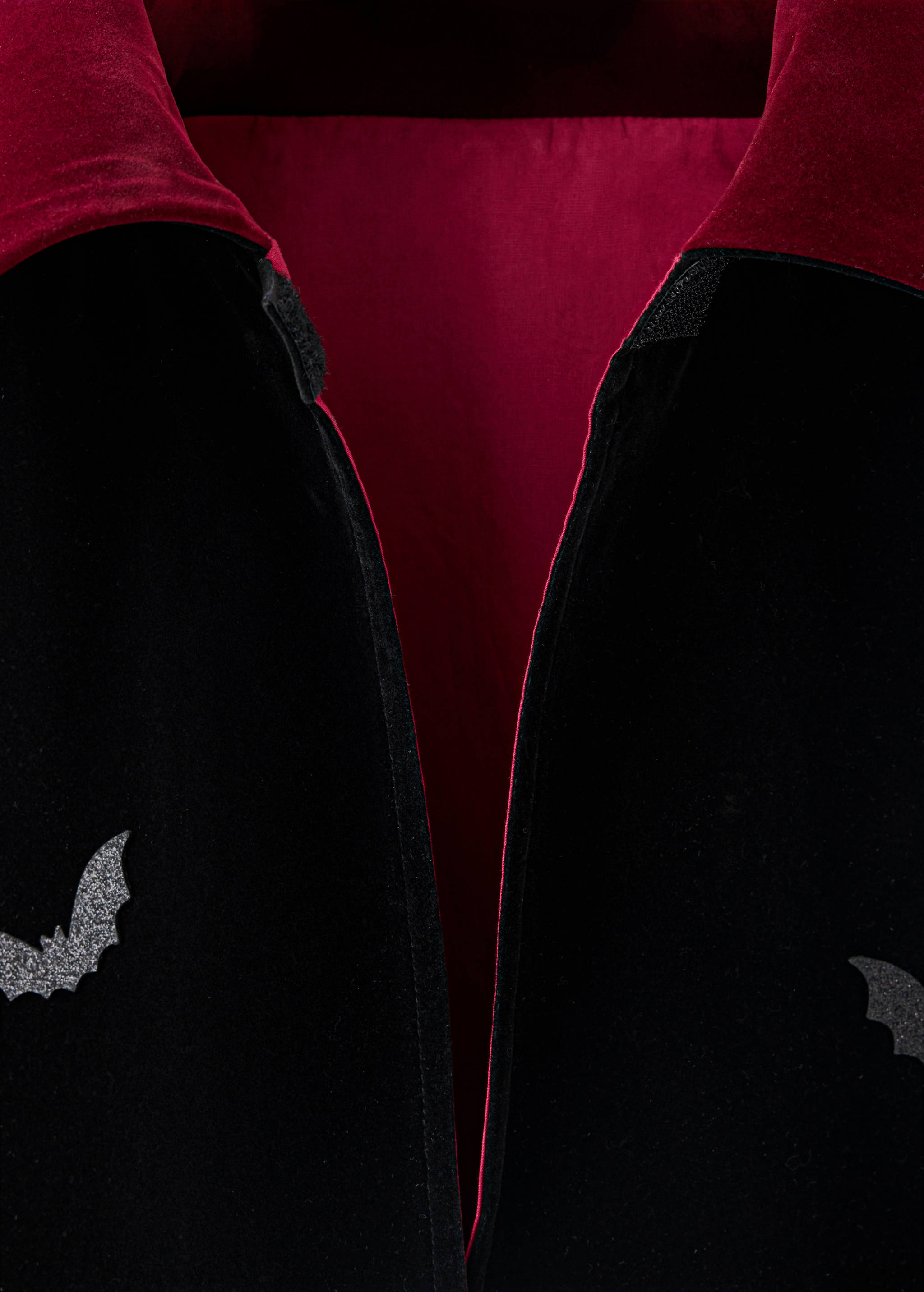 Velvet batwing cape - Details of the article 8