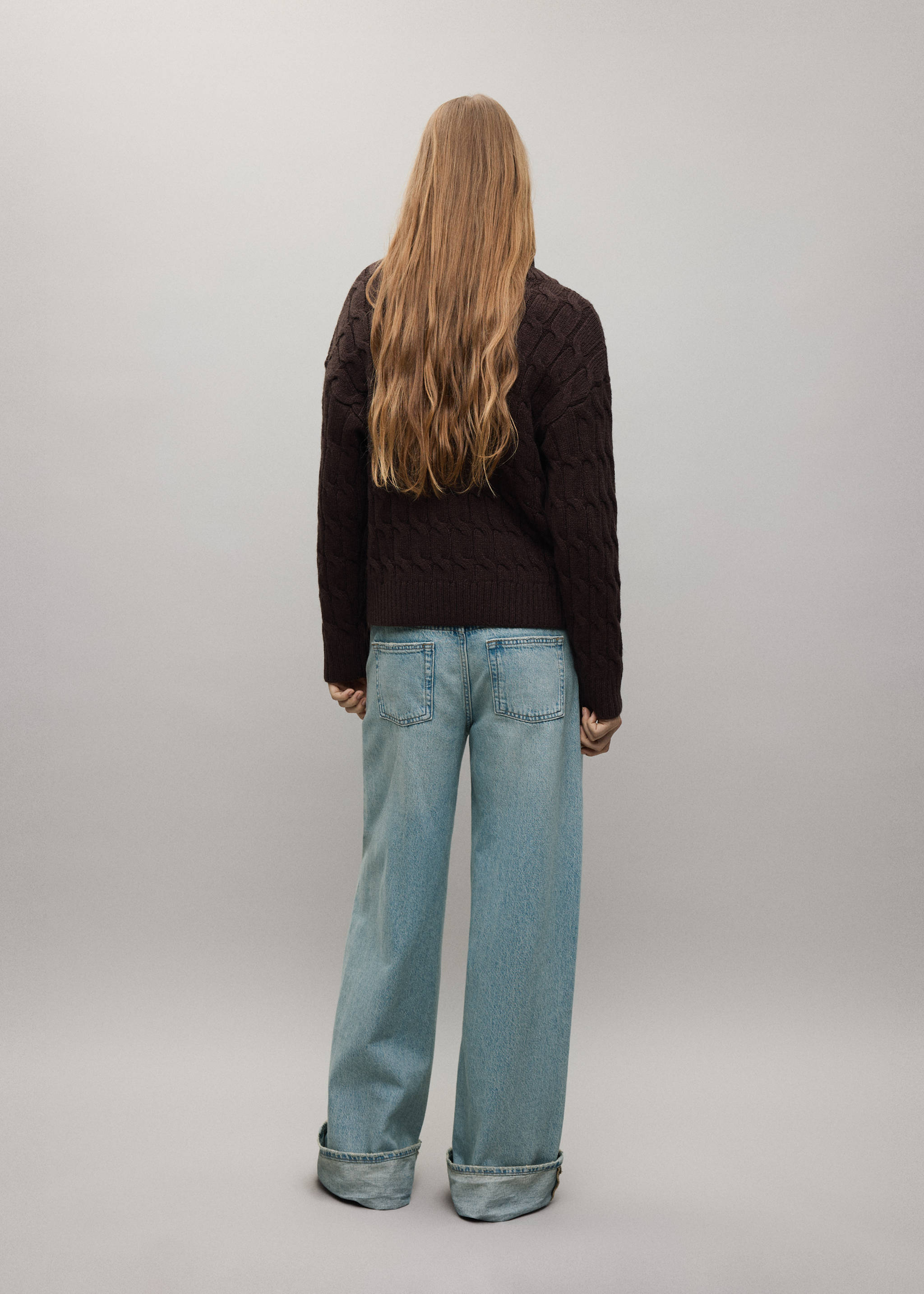 Wide-leg jeans with turned-up cuffs - Reverse of the article