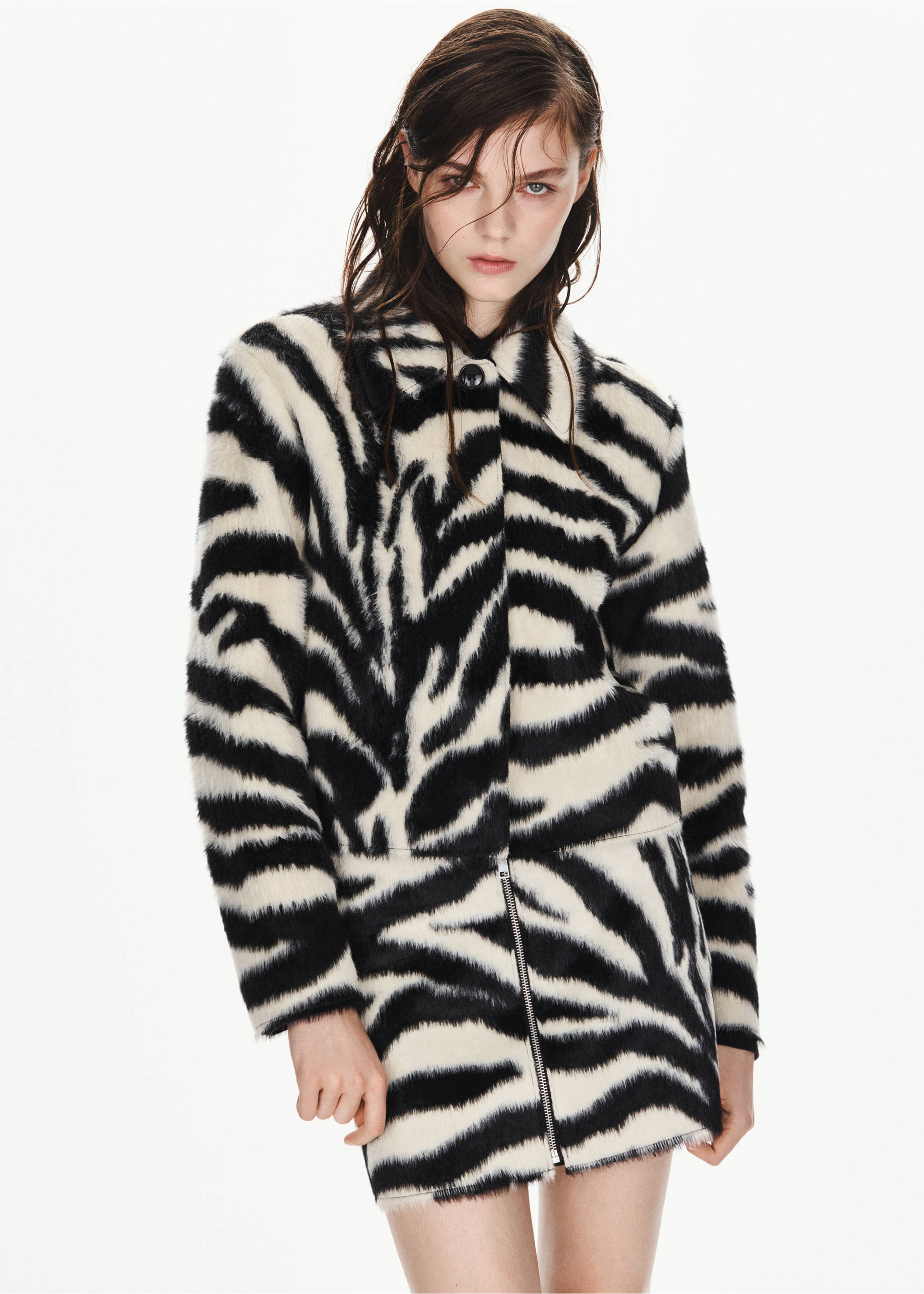 Zebra fur-effect jacket - Medium plane, Black. Ref: 37097133-00.