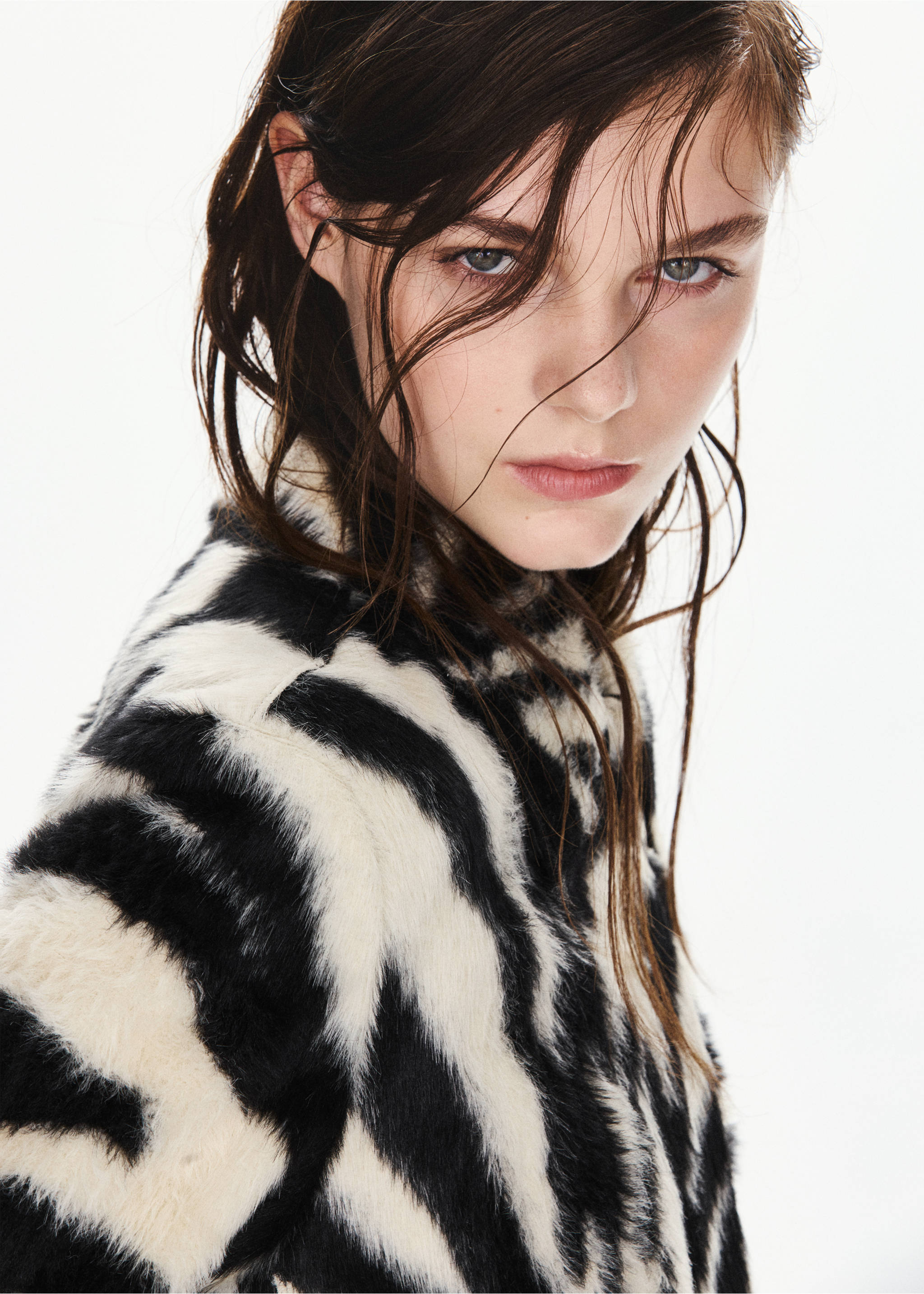 Zebra fur-effect jacket - Details of the article 1, Black. Ref: 37097133-00.