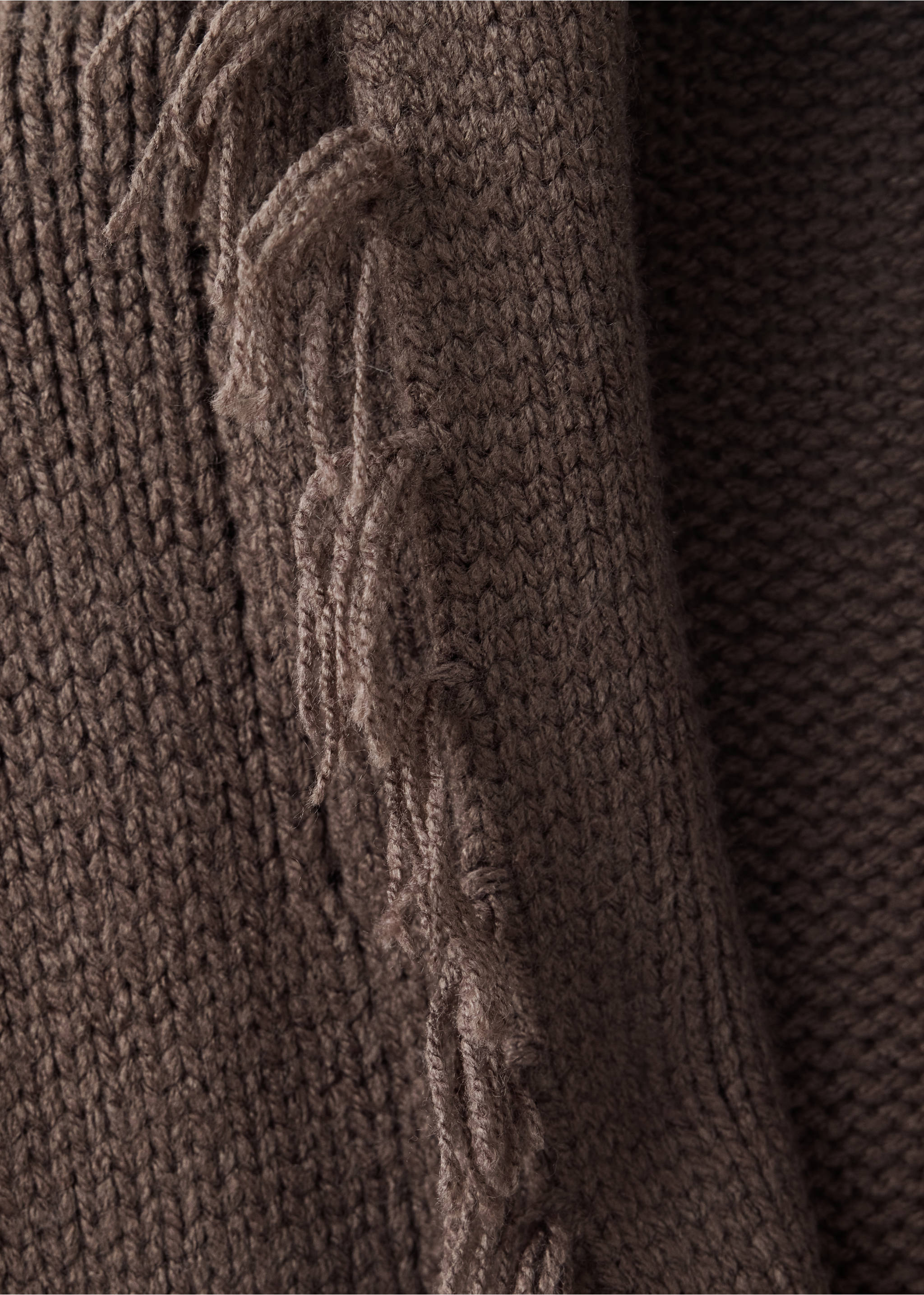 Cross-over knit cardigan with tassels - Details of the article 8, Brown. Ref: 37097134-00.