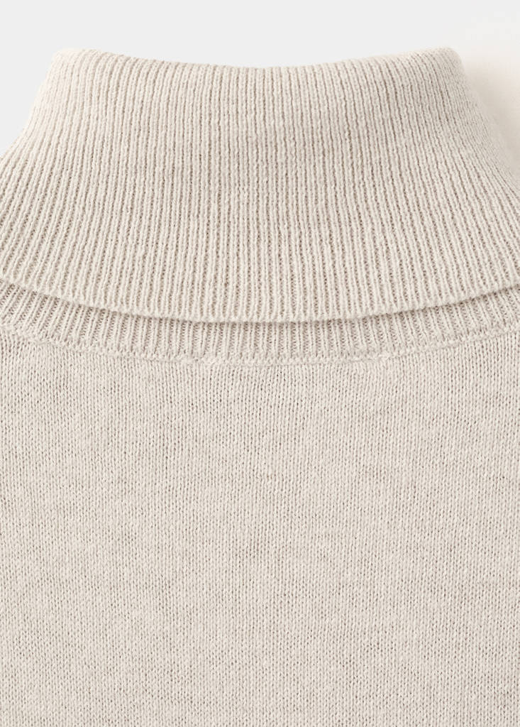 Turtleneck knit sweater — Beige