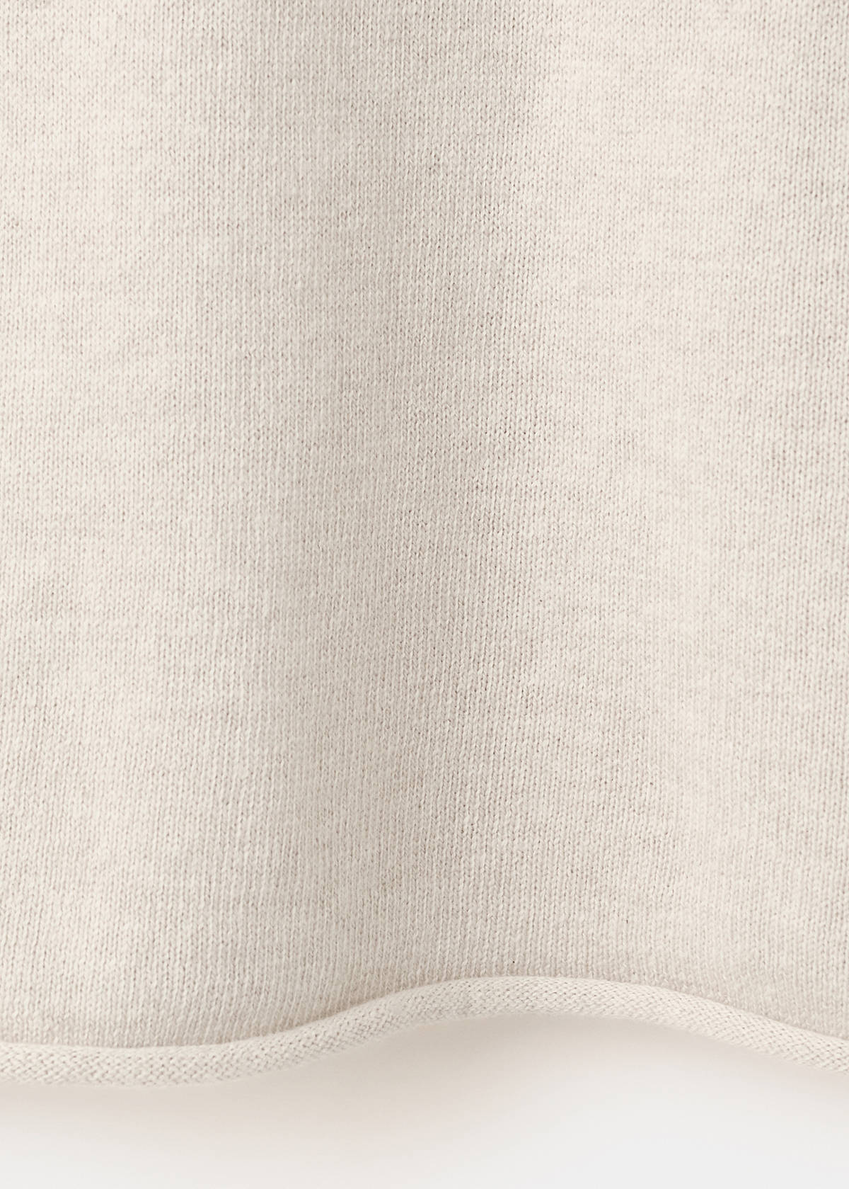 Turtleneck knit sweater — Beige
