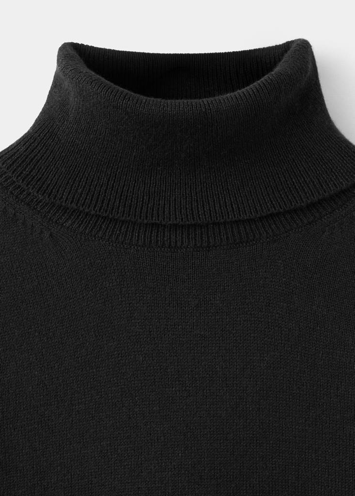 Turtleneck knit sweater — Black
