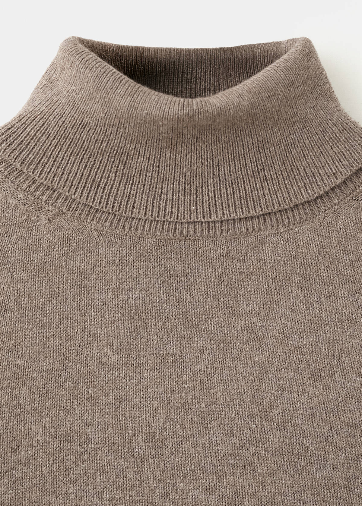 Turtleneck knit sweater — Light/Pastel Brown